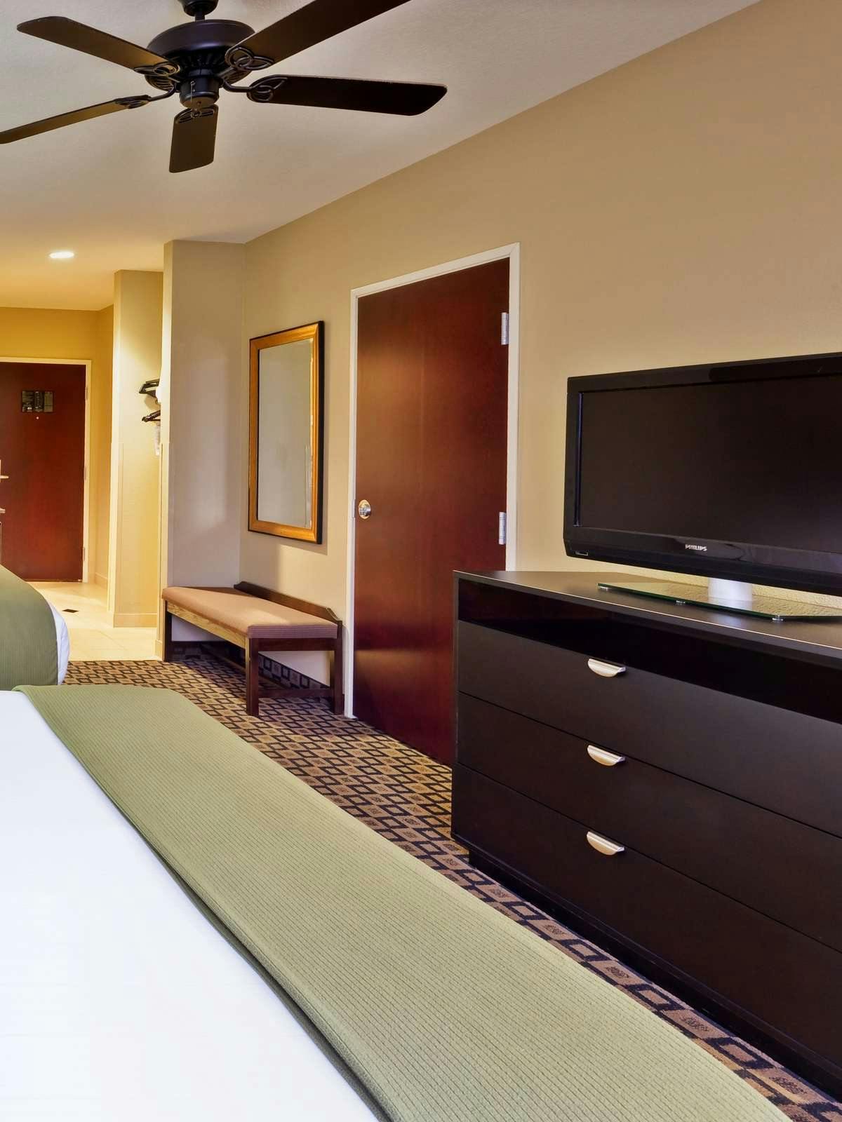 Hotel Holiday Inn Express Hotel & Suites Clinton photo 2