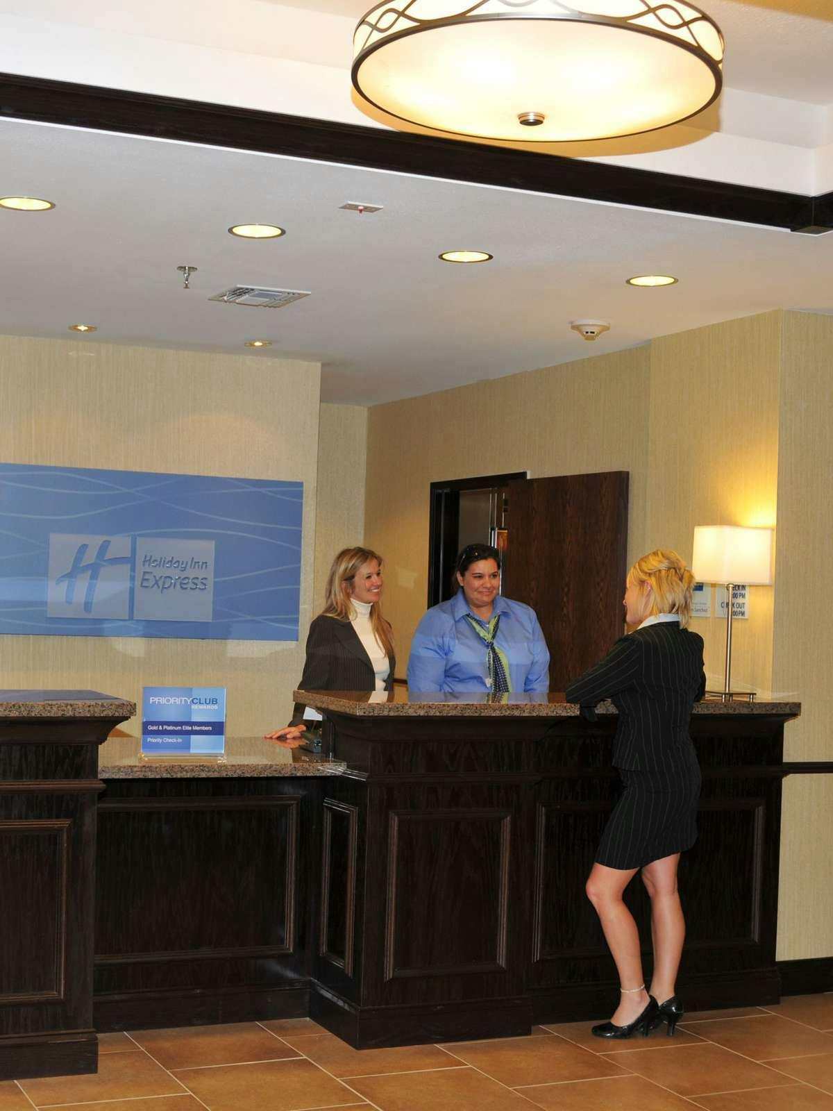 Hotel Holiday Inn Express Hotel & Suites Clinton photo 4