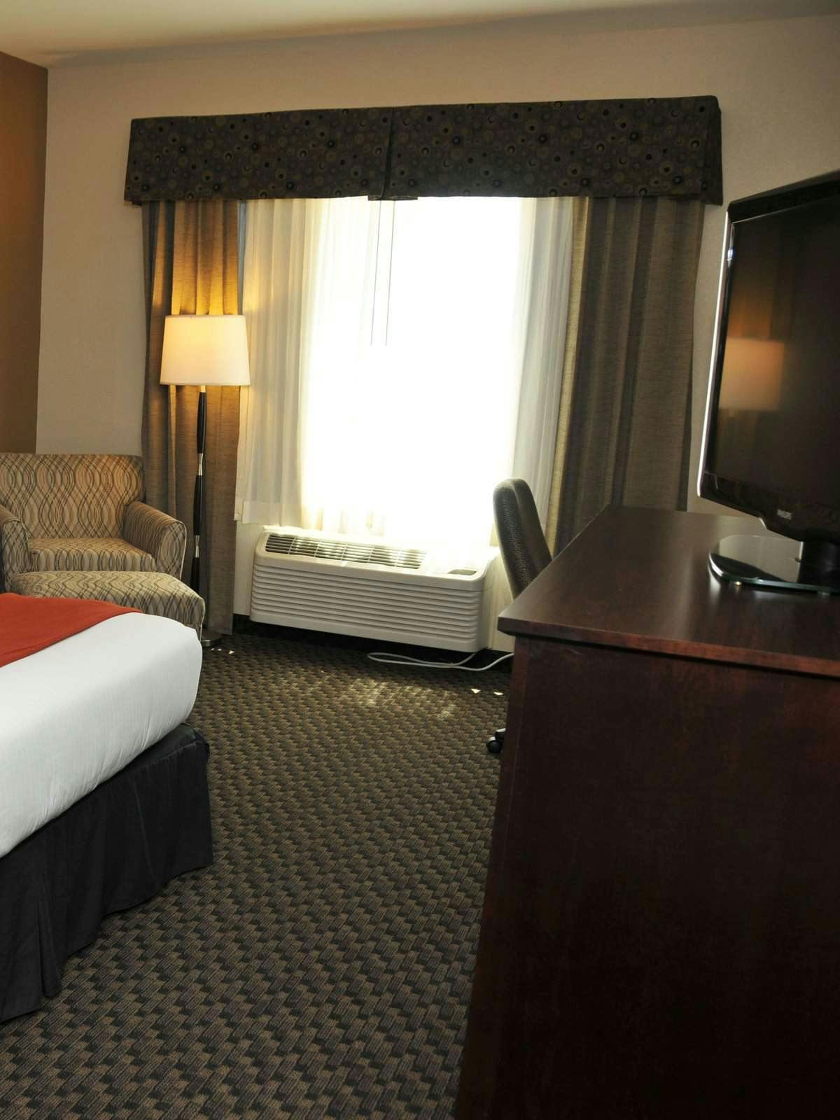 Hotel Holiday Inn Express Hotel & Suites Clinton photo 2