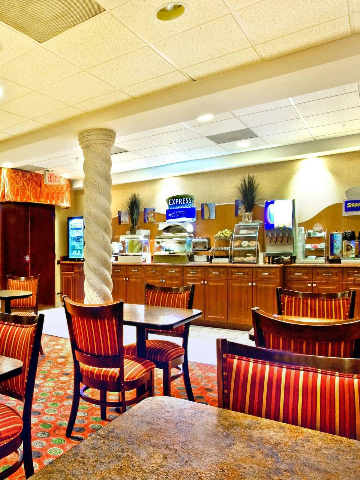 Hotel Holiday Inn Express Hotel & Suites Clewiston photo 4