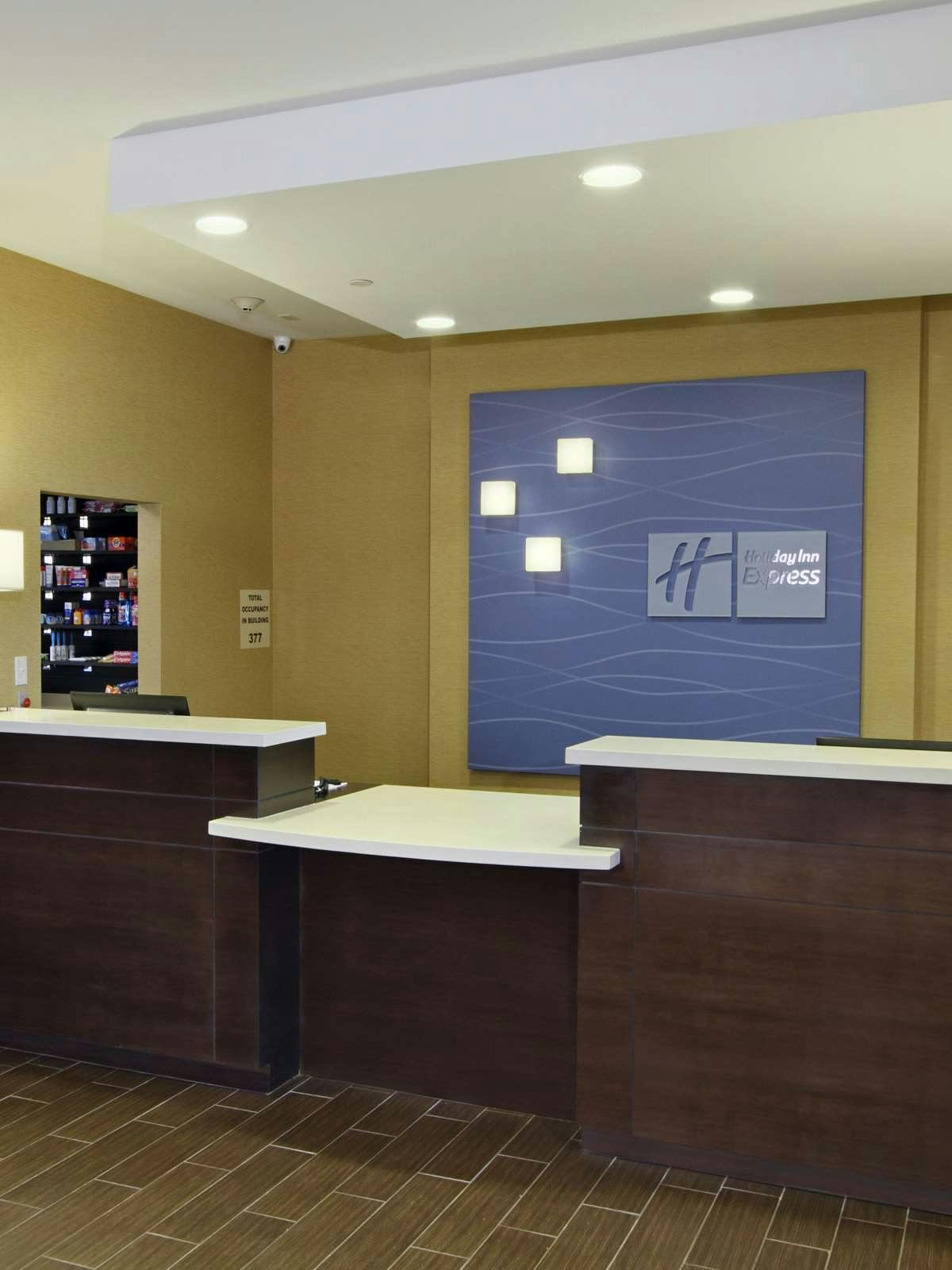 Hotel Holiday Inn Express Hotel & Suites Colorado Springs First & Main photo 4