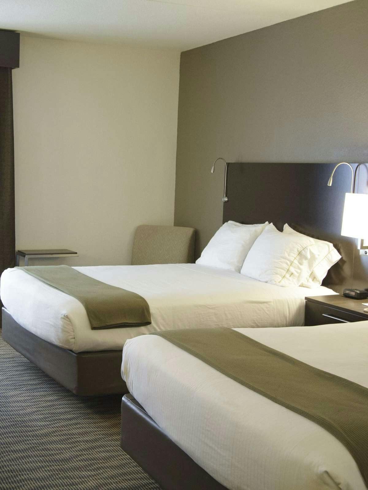 Hotel Holiday Inn Express Hotel & Suites Colby photo 1