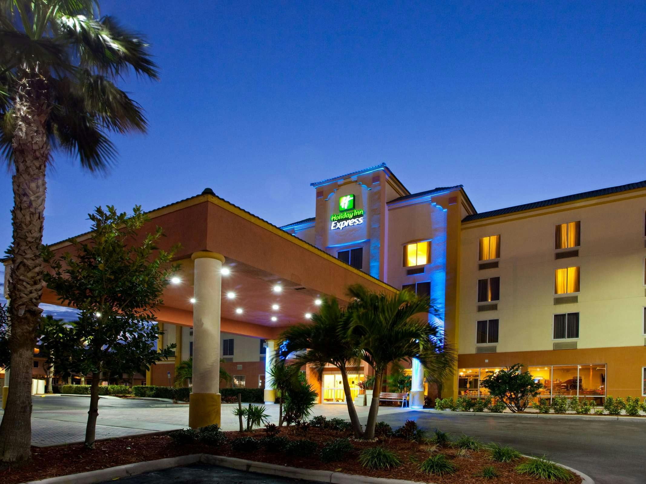 Holiday Inn Express Hotel & Suites Cocoa Beach