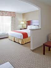 Hotel Holiday Inn Express Hotel & Suites College Station photo 1