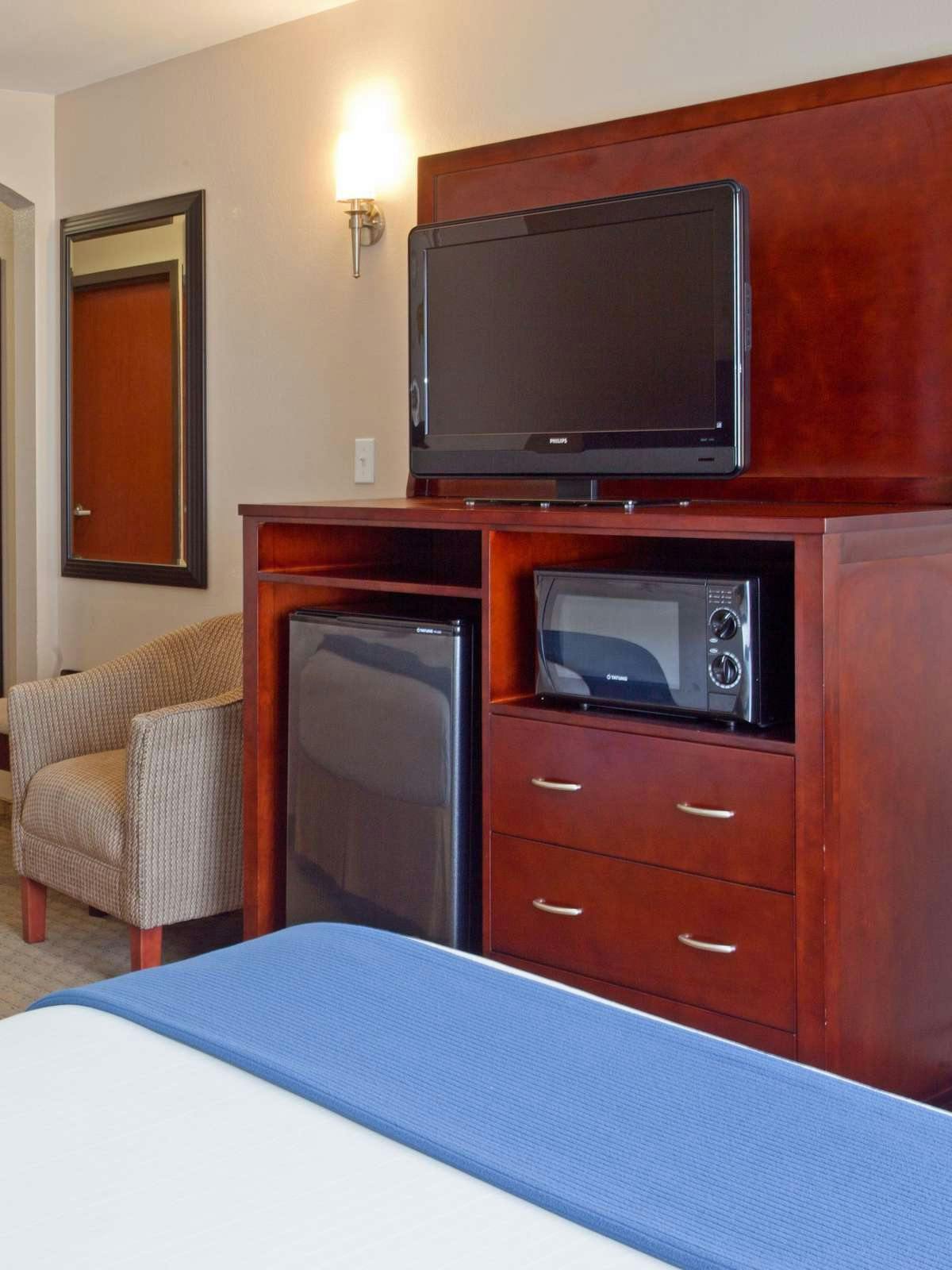 Hotel Holiday Inn Express Hotel & Suites College Station photo 3