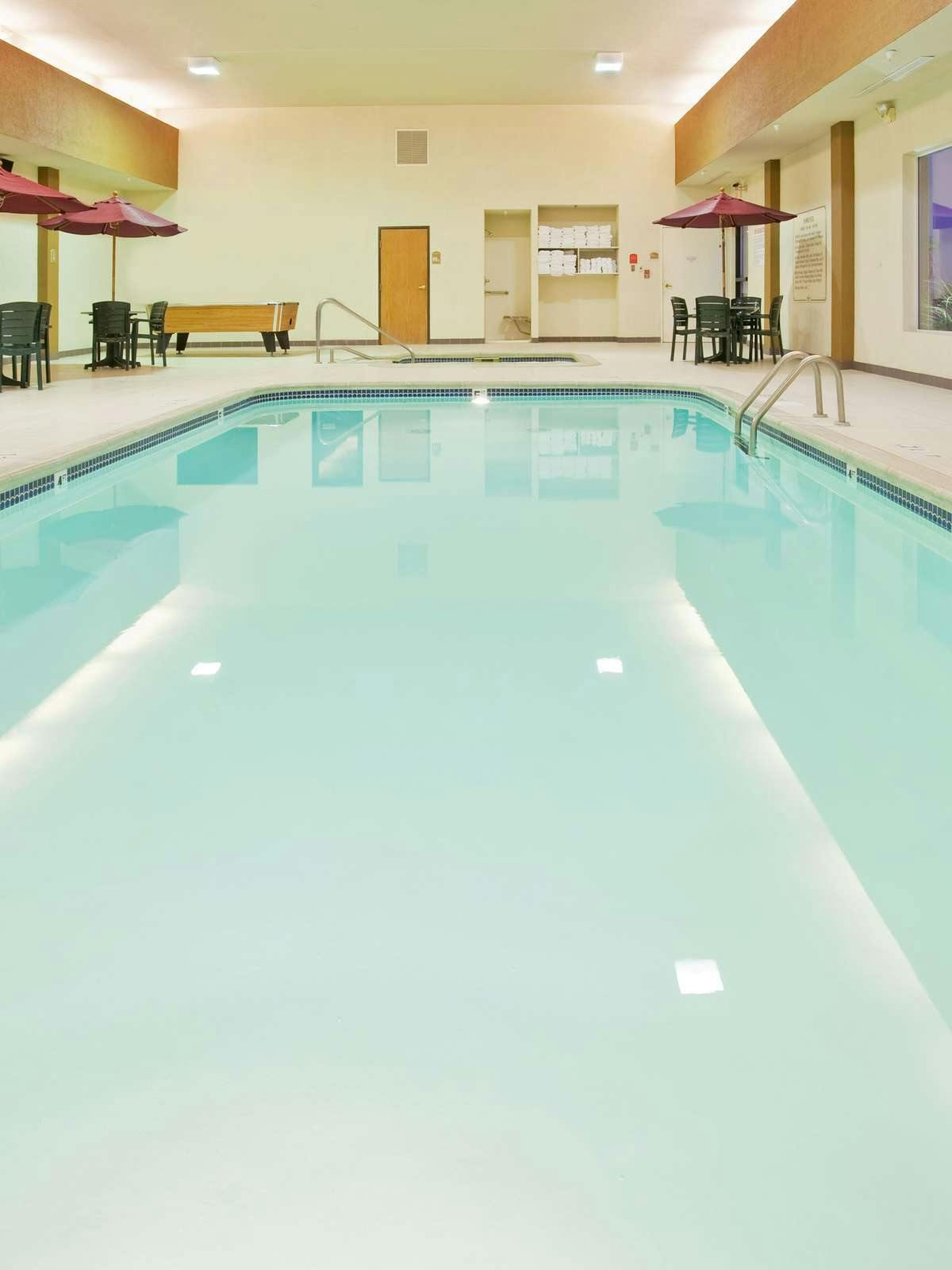 Hotel Holiday Inn Express Hotel & Suites Columbus photo 5