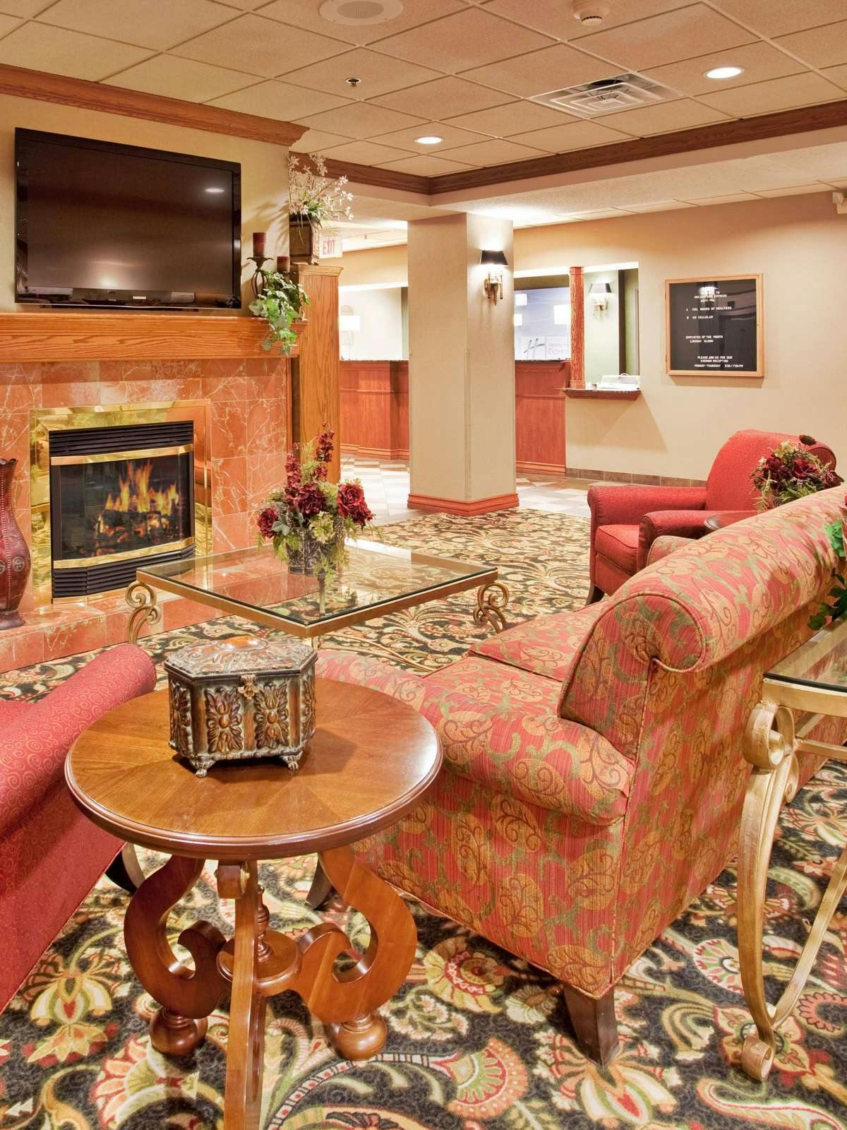 Hotel Holiday Inn Express Hotel & Suites Columbus photo 3