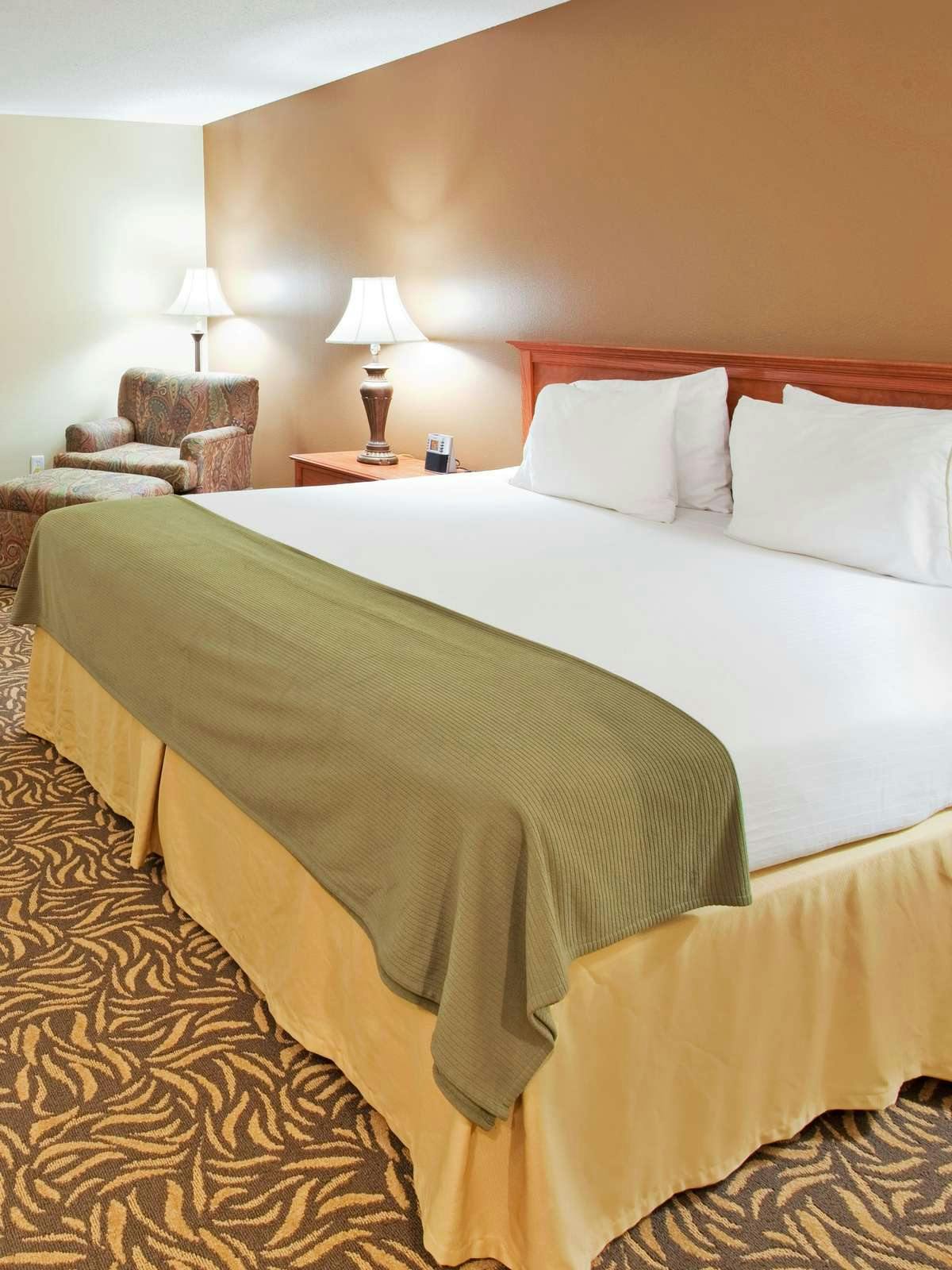 Hotel Holiday Inn Express Hotel & Suites Columbus photo 1