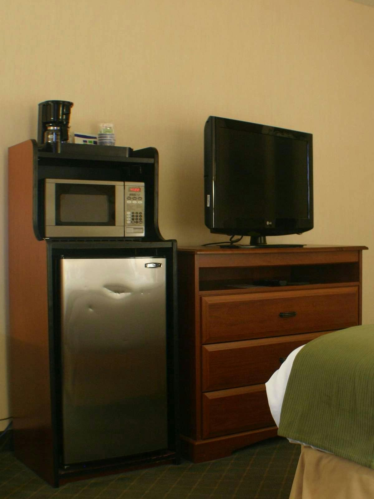 Hotel Holiday Inn Express Hotel & Suites Columbus I-71 photo 3