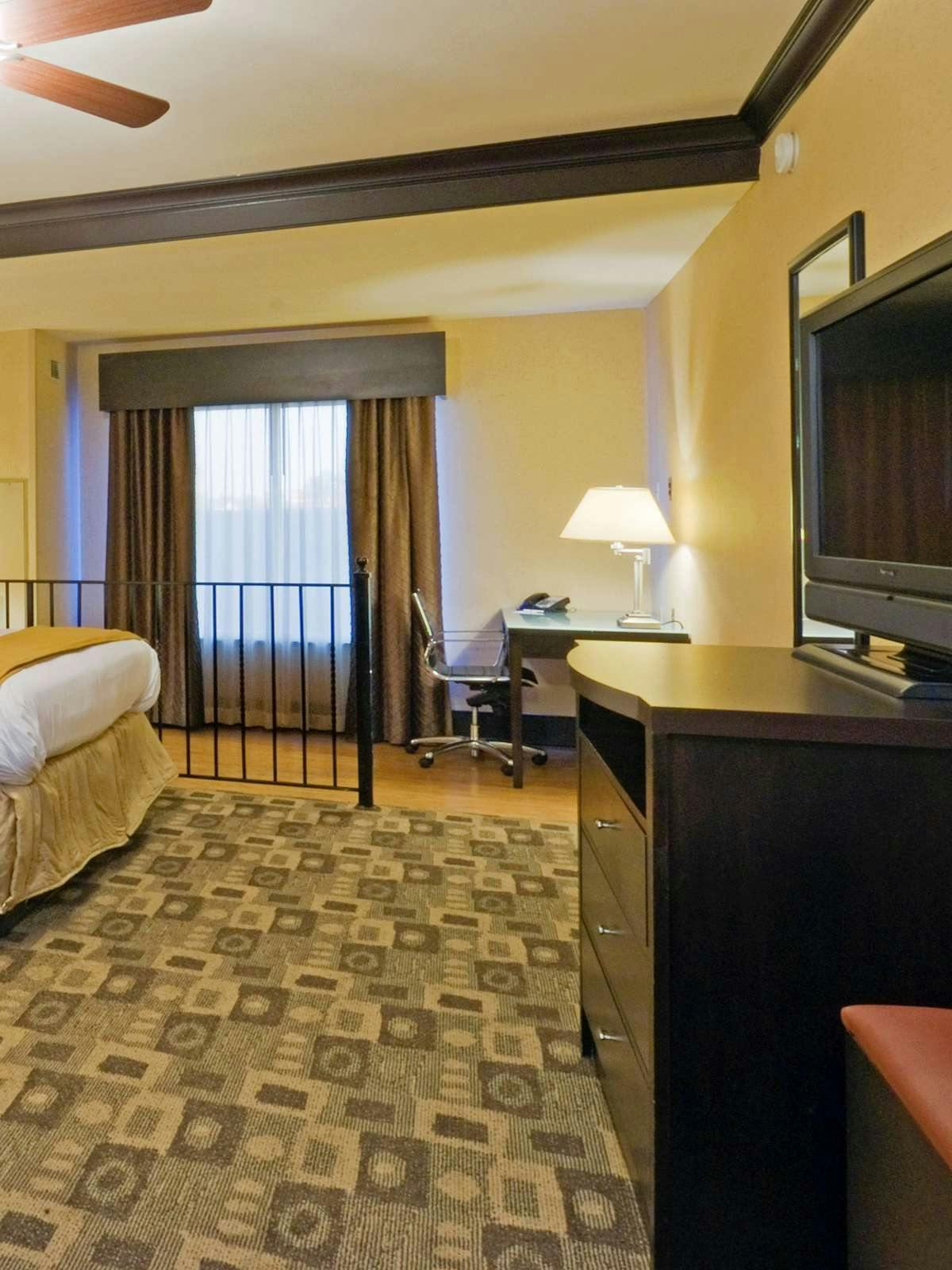 Hotel Holiday Inn Express Hotel & Suites Columbia Fort Jackson photo 2