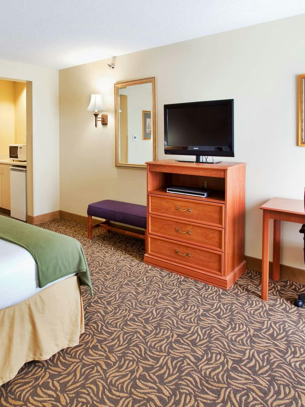 Hotel Holiday Inn Express Hotel & Suites Columbus photo 2