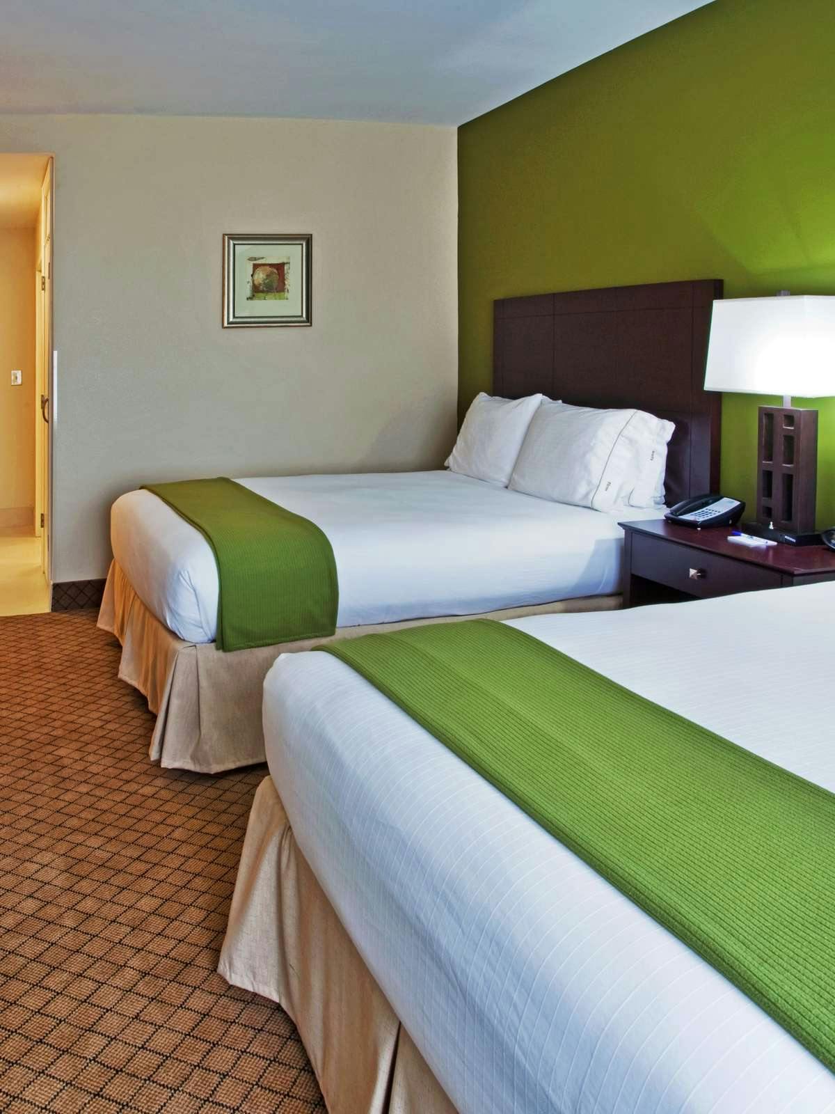 Hotel Holiday Inn Express Hotel & Suites Columbus photo 1