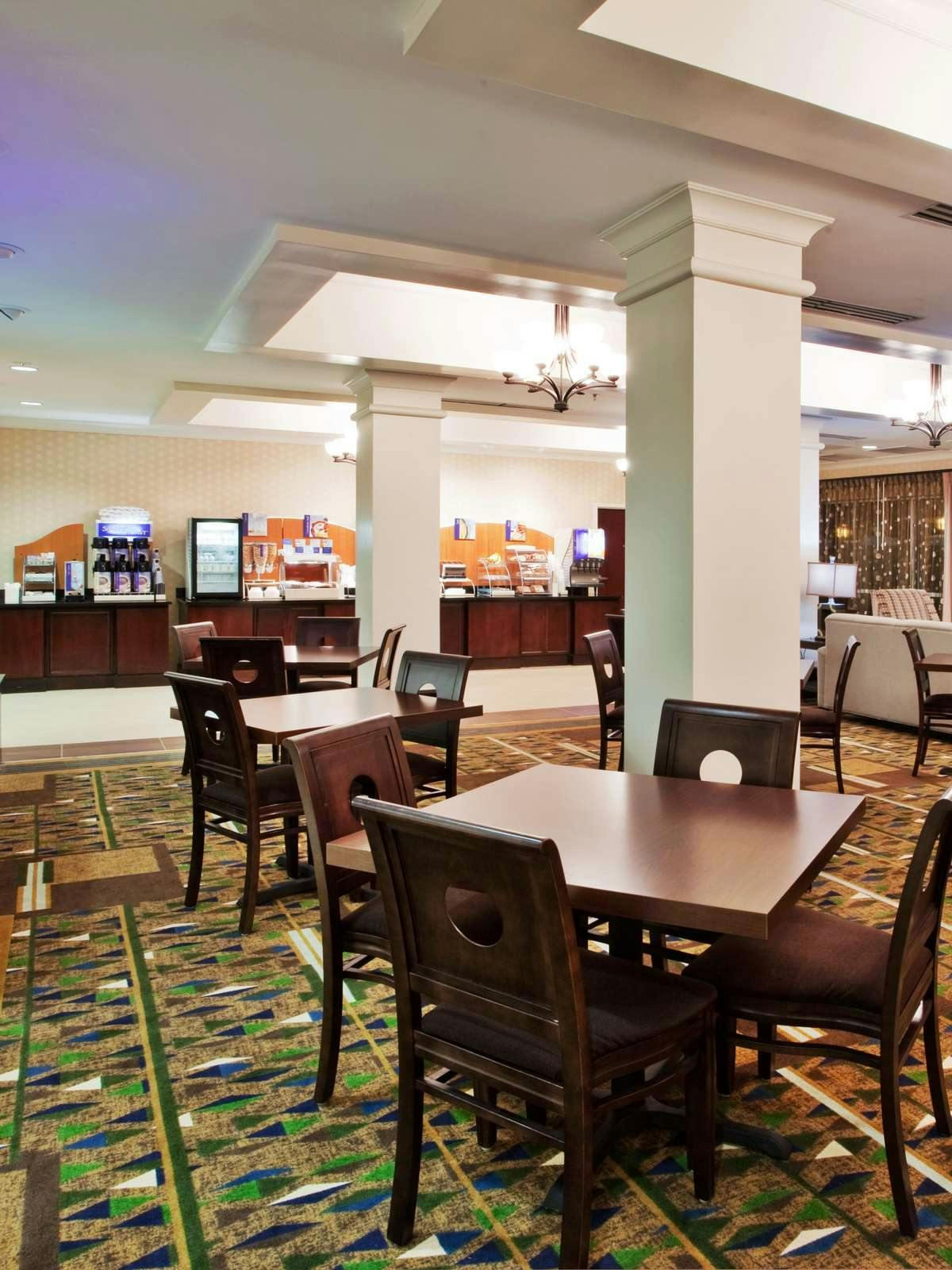 Hotel Holiday Inn Express Hotel & Suites Columbus photo 5