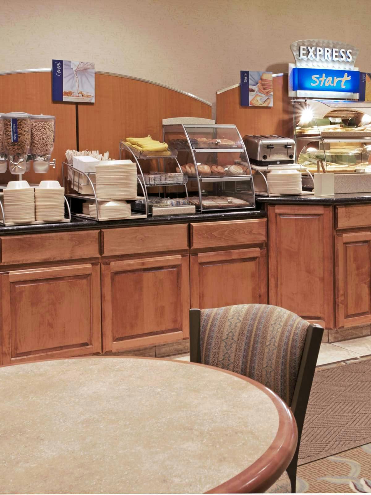 Hotel Holiday Inn Express Hotel & Suites Conroe I 45 North photo 4