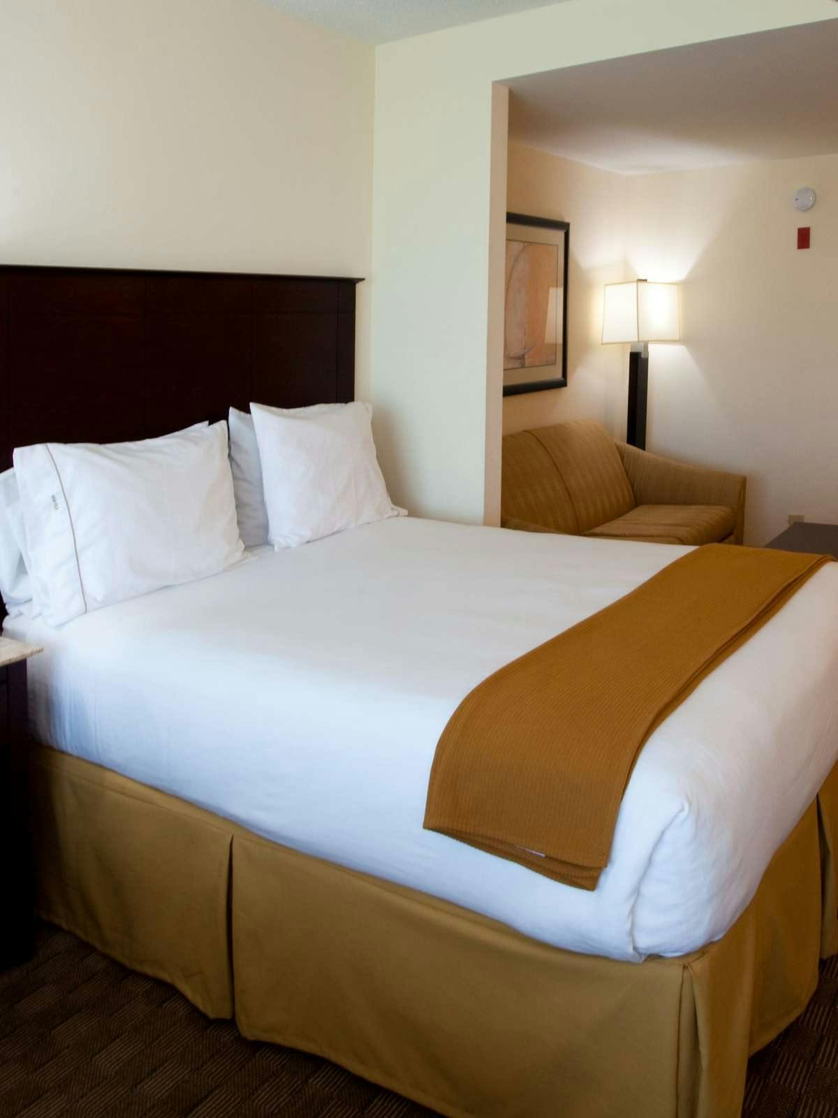 Hotel Holiday Inn Express Hotel & Suites Columbus At Northlake photo 1