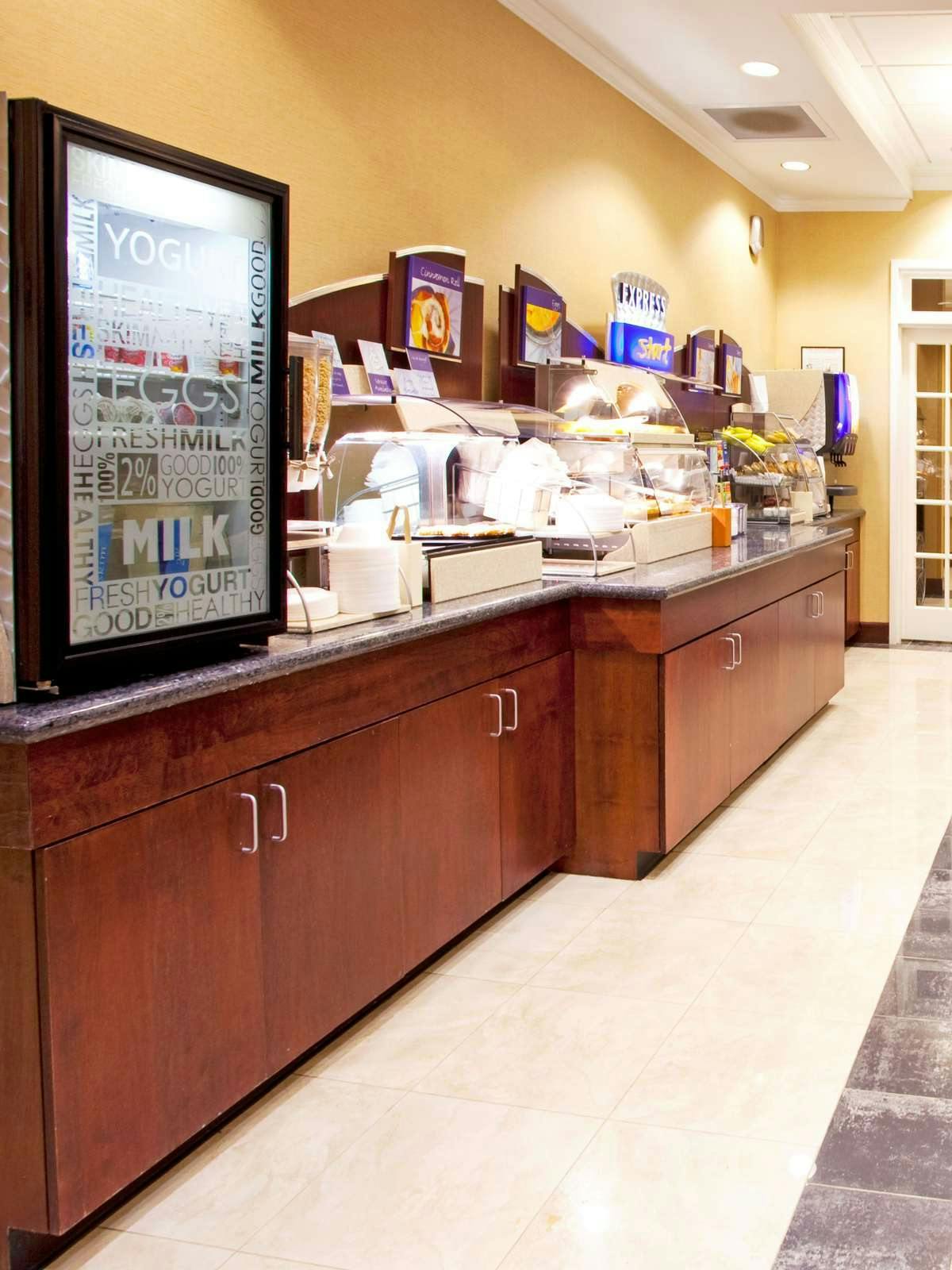 Hotel Holiday Inn Express Hotel & Suites Columbus At Northlake photo 5