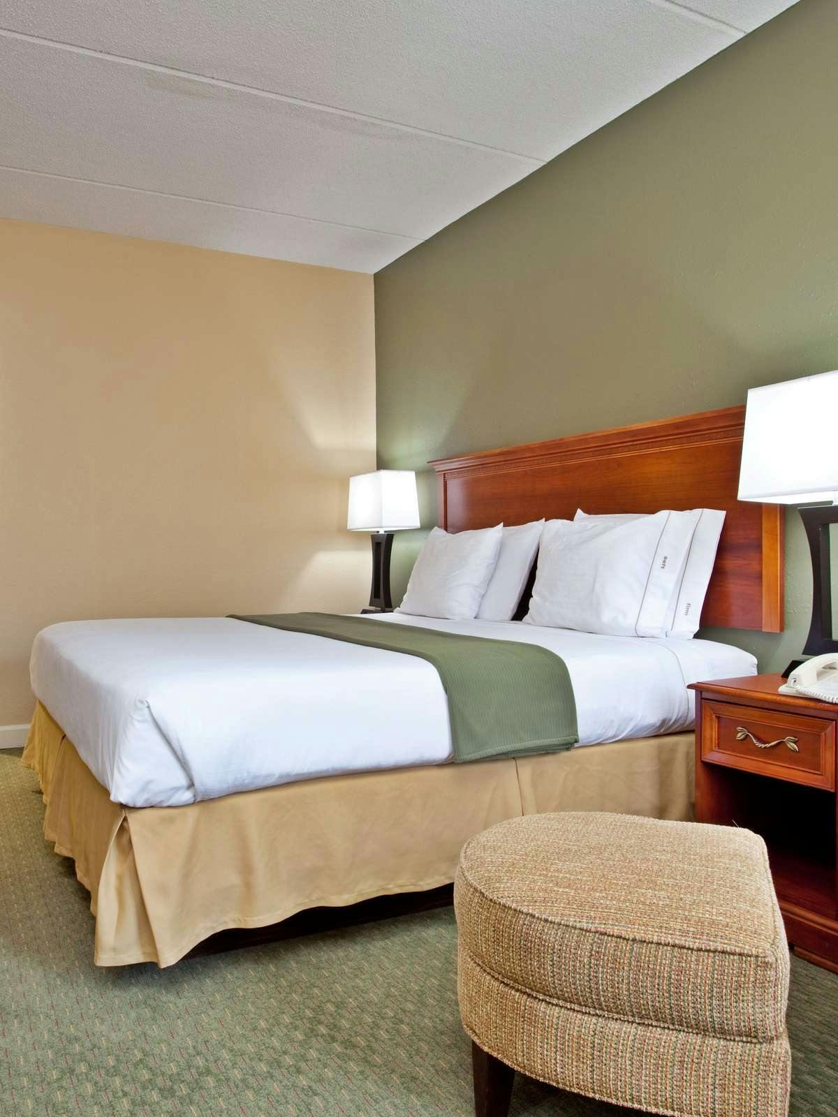 Hotel Holiday Inn Express Hotel & Suites Conover photo 1