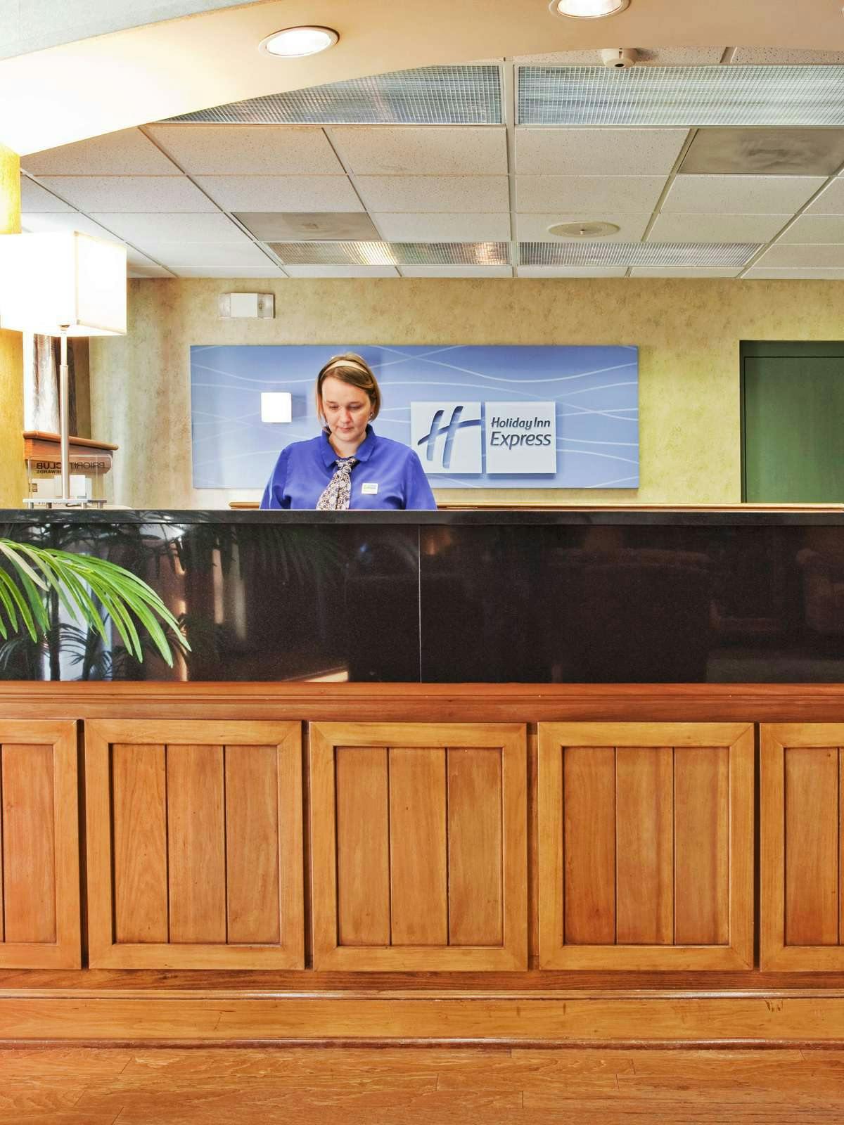 Hotel Holiday Inn Express Hotel & Suites Conover photo 3