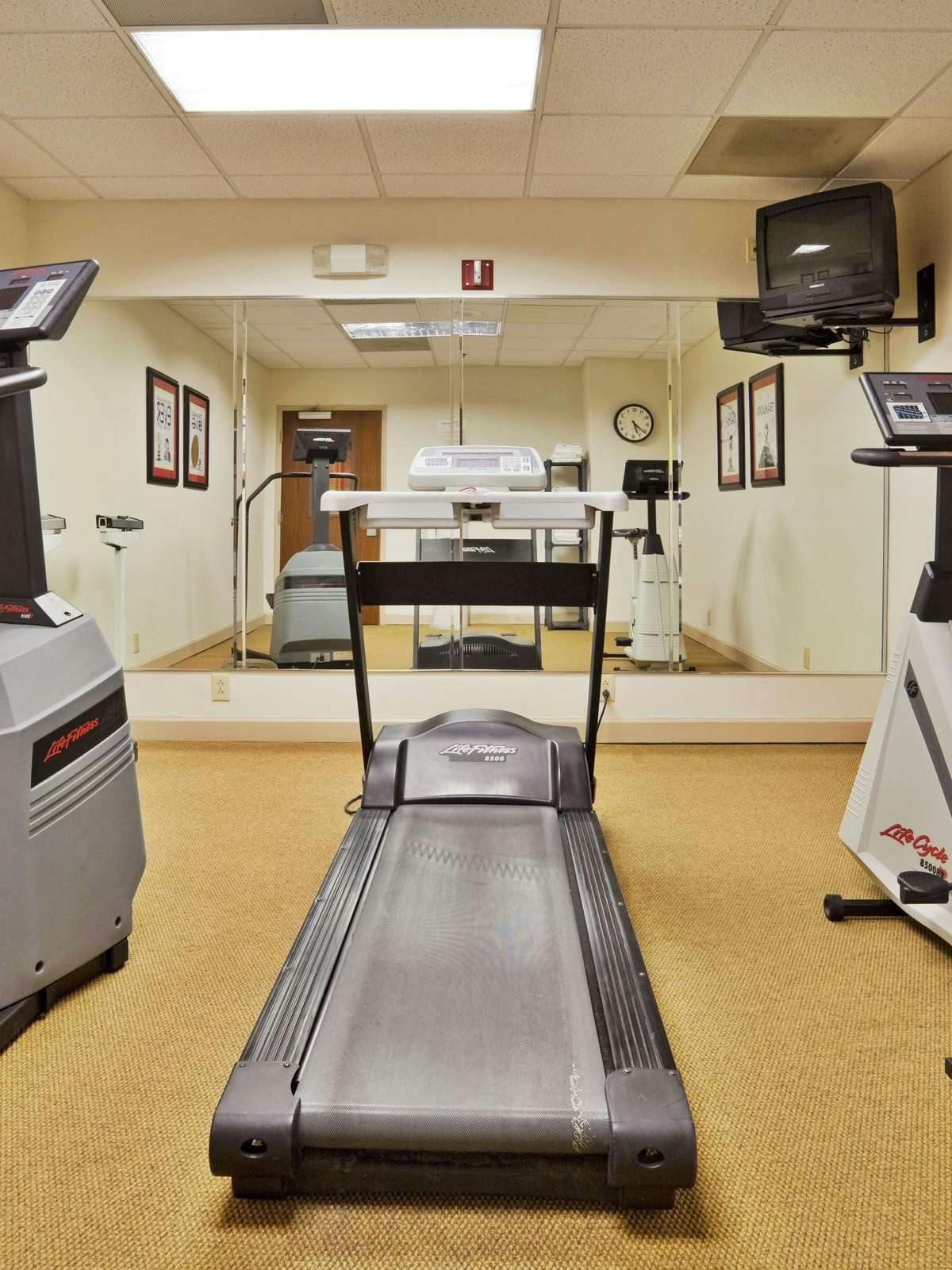 Hotel Holiday Inn Express Hotel & Suites Conover photo 5