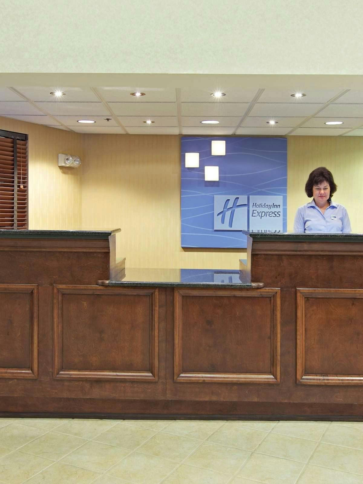 Hotel Holiday Inn Express Hotel & Suites Corinth photo 4