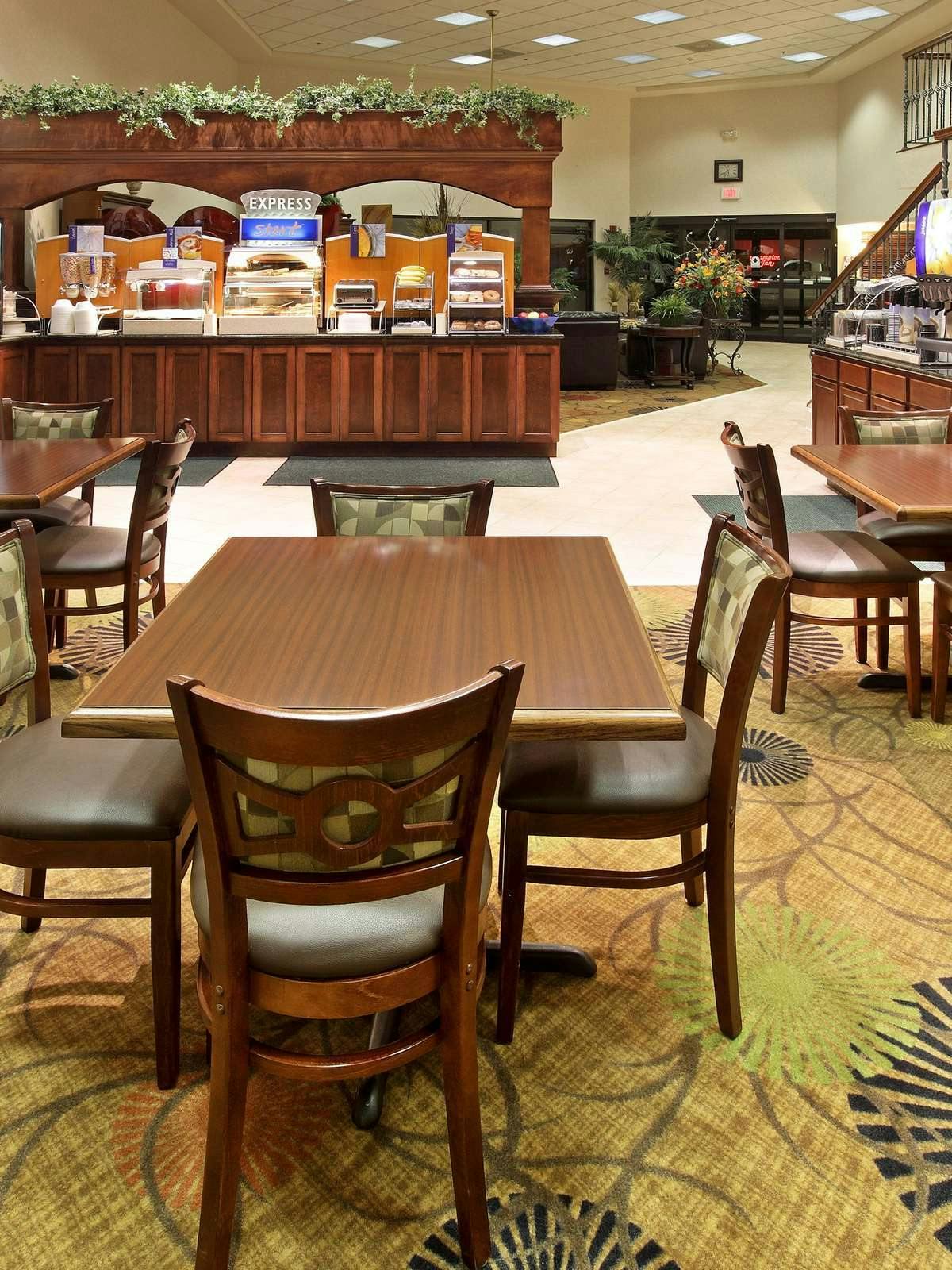 Hotel Holiday Inn Express Hotel & Suites Corinth photo 5