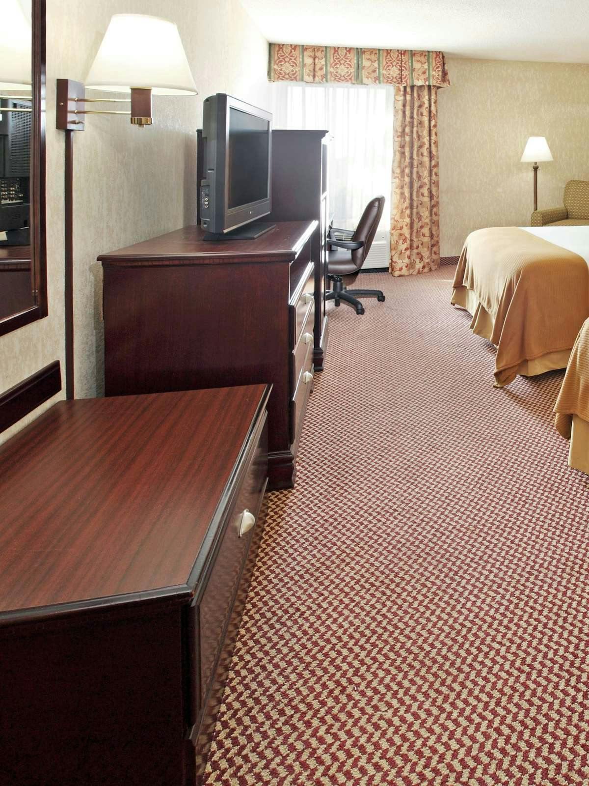Hotel Holiday Inn Express Hotel & Suites Corinth photo 2