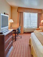 Hotel Holiday Inn Express Hotel & Suites Corona photo 2