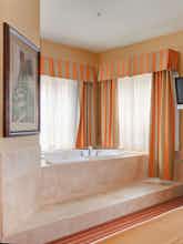 Hotel Holiday Inn Express Hotel & Suites Corona photo 3