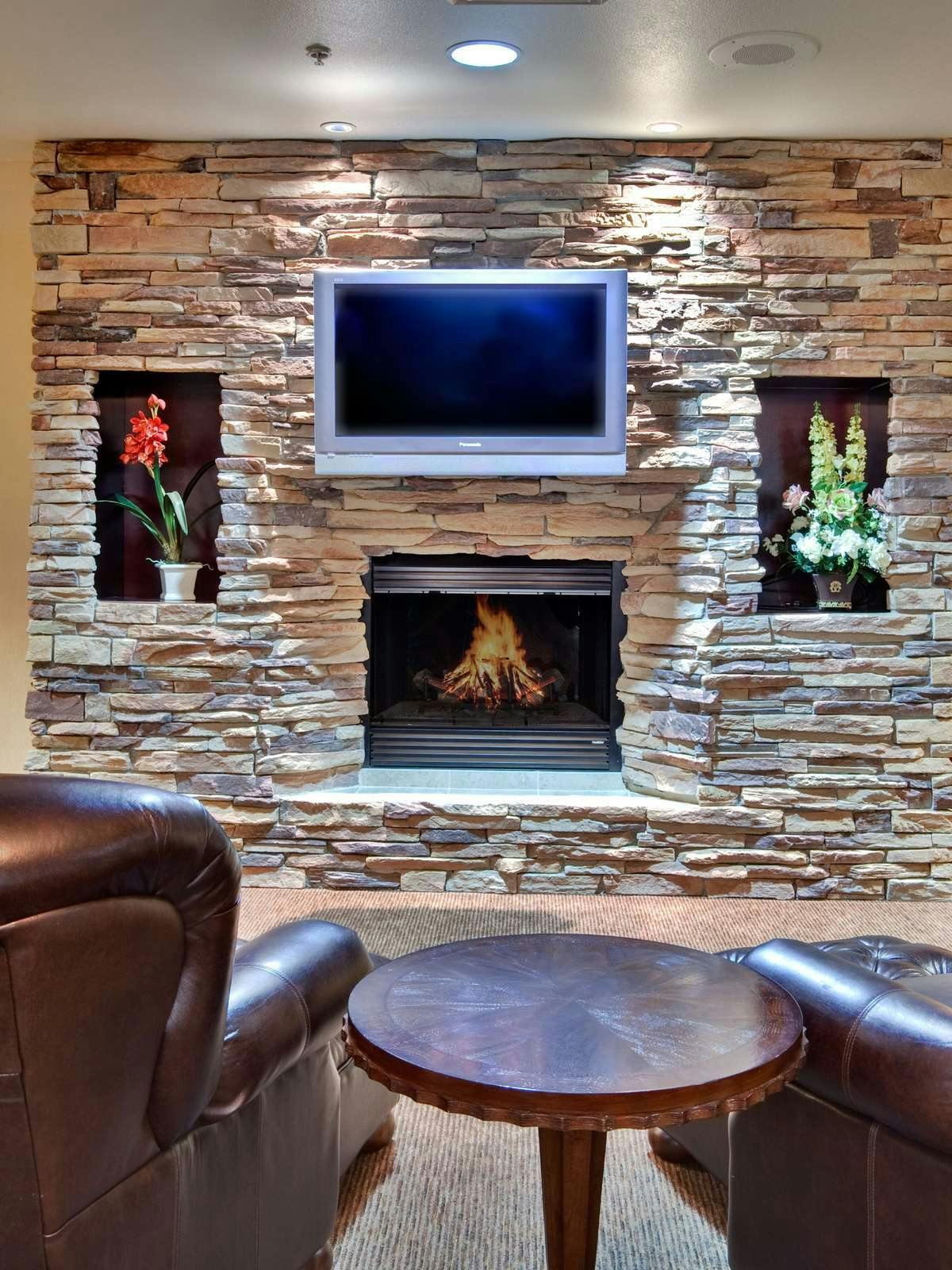 Hotel Holiday Inn Express Hotel & Suites Corona photo 4