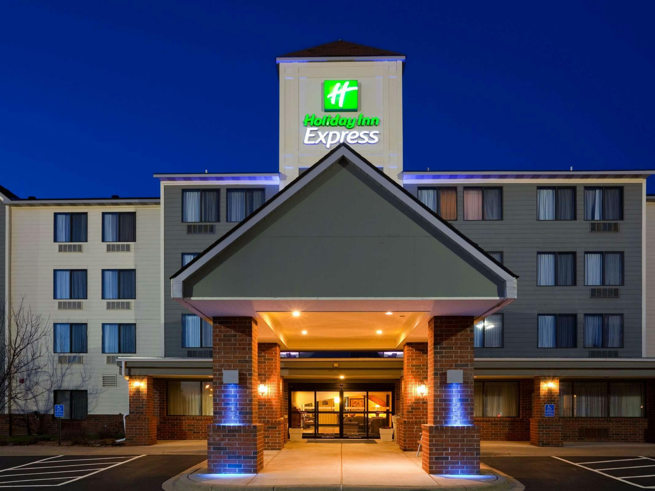 Holiday Inn Express Hotel & Suites Coon Rapids