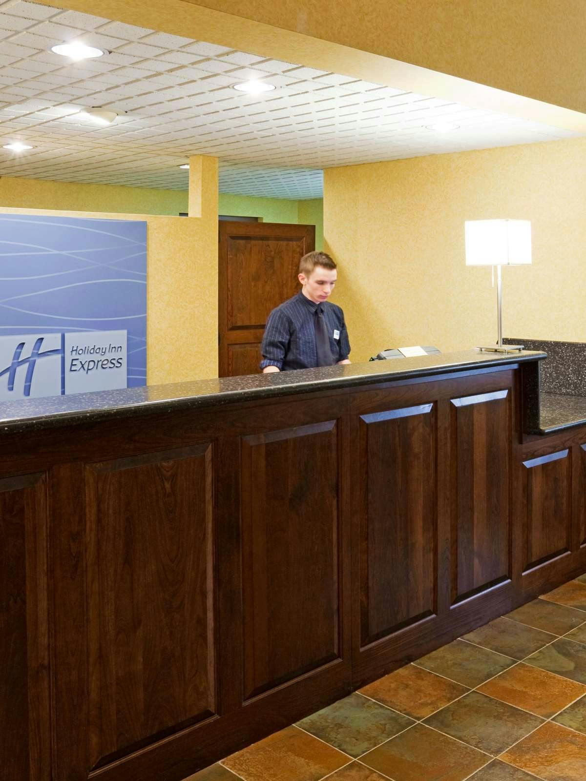 Hotel Holiday Inn Express Hotel & Suites Coon Rapids photo 2