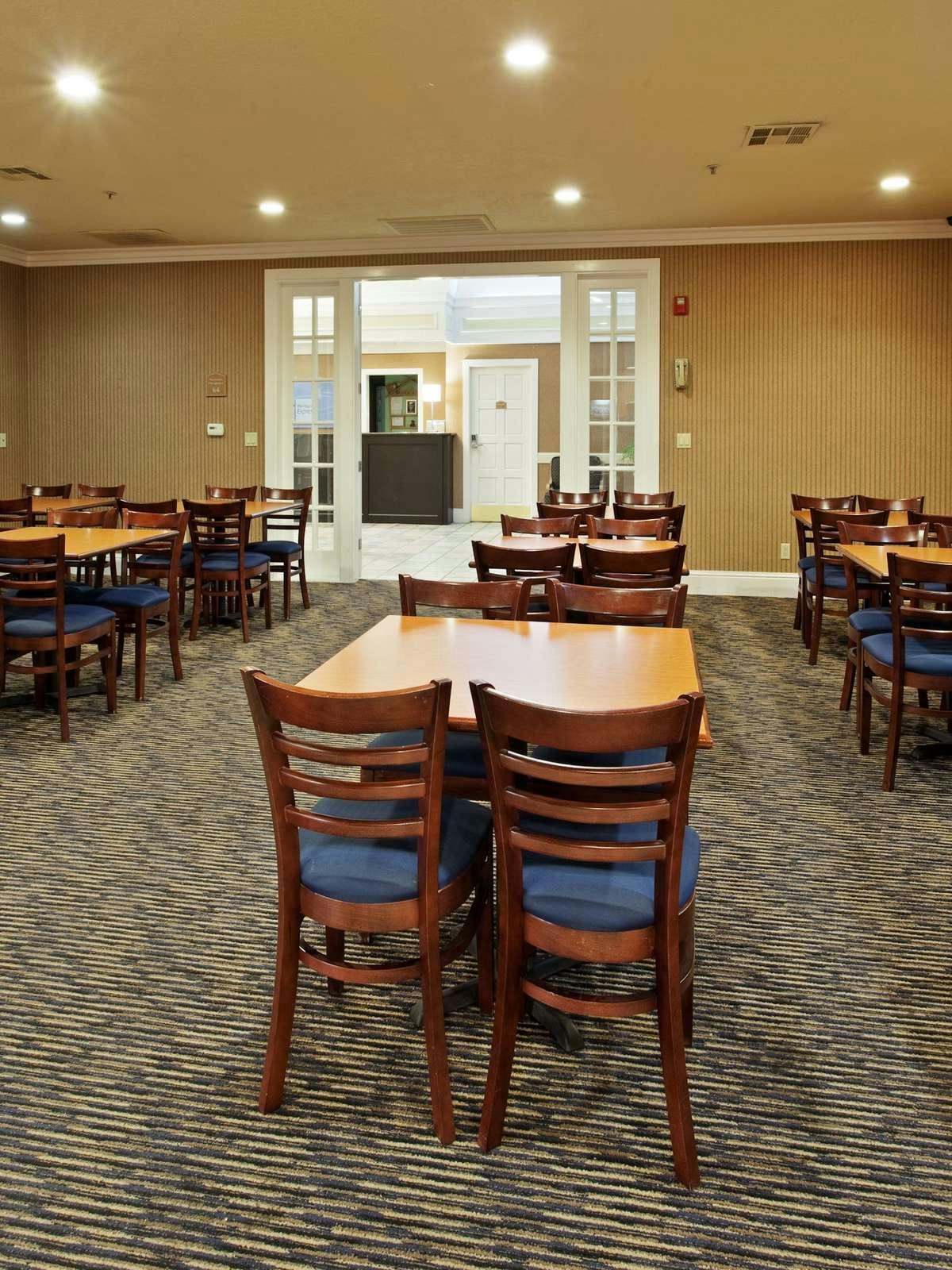 Hotel Holiday Inn Express Hotel & Suites Corning photo 5