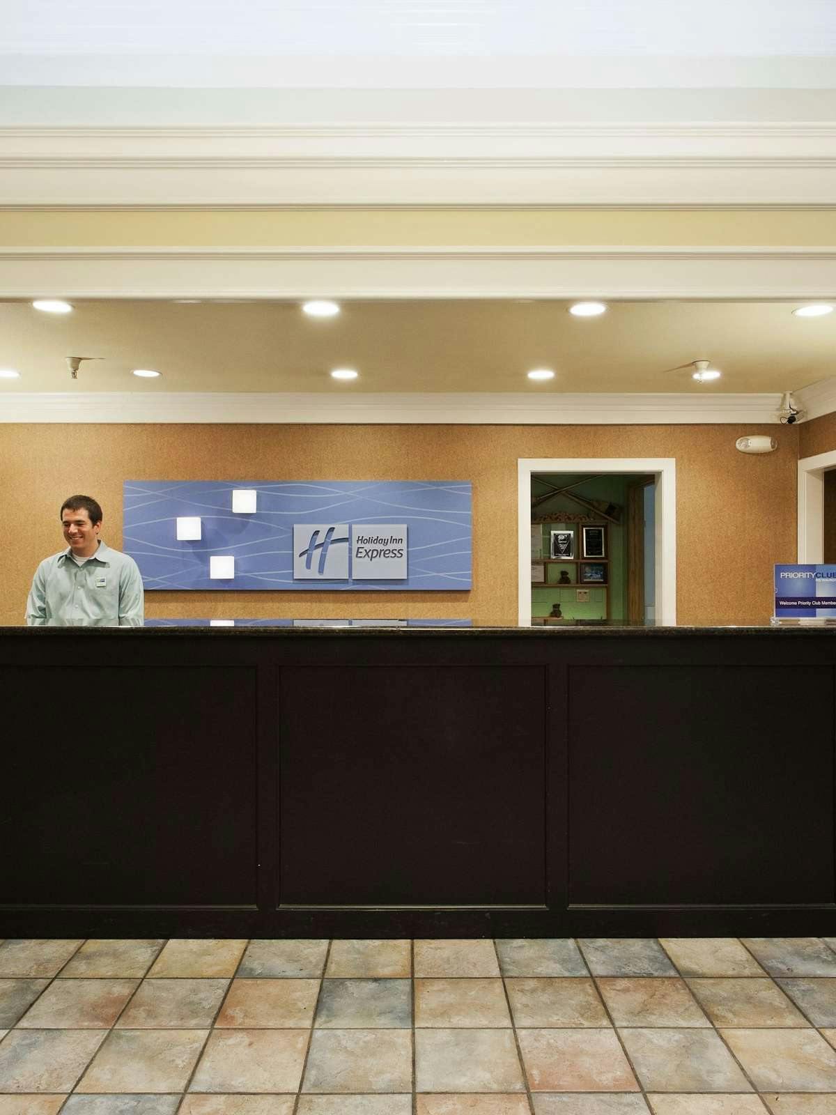 Hotel Holiday Inn Express Hotel & Suites Corning photo 4