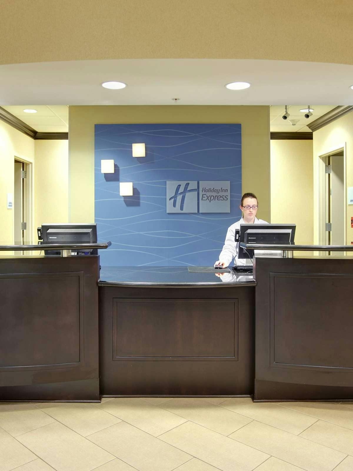 Hotel Holiday Inn Express Hotel & Suites Covington photo 4