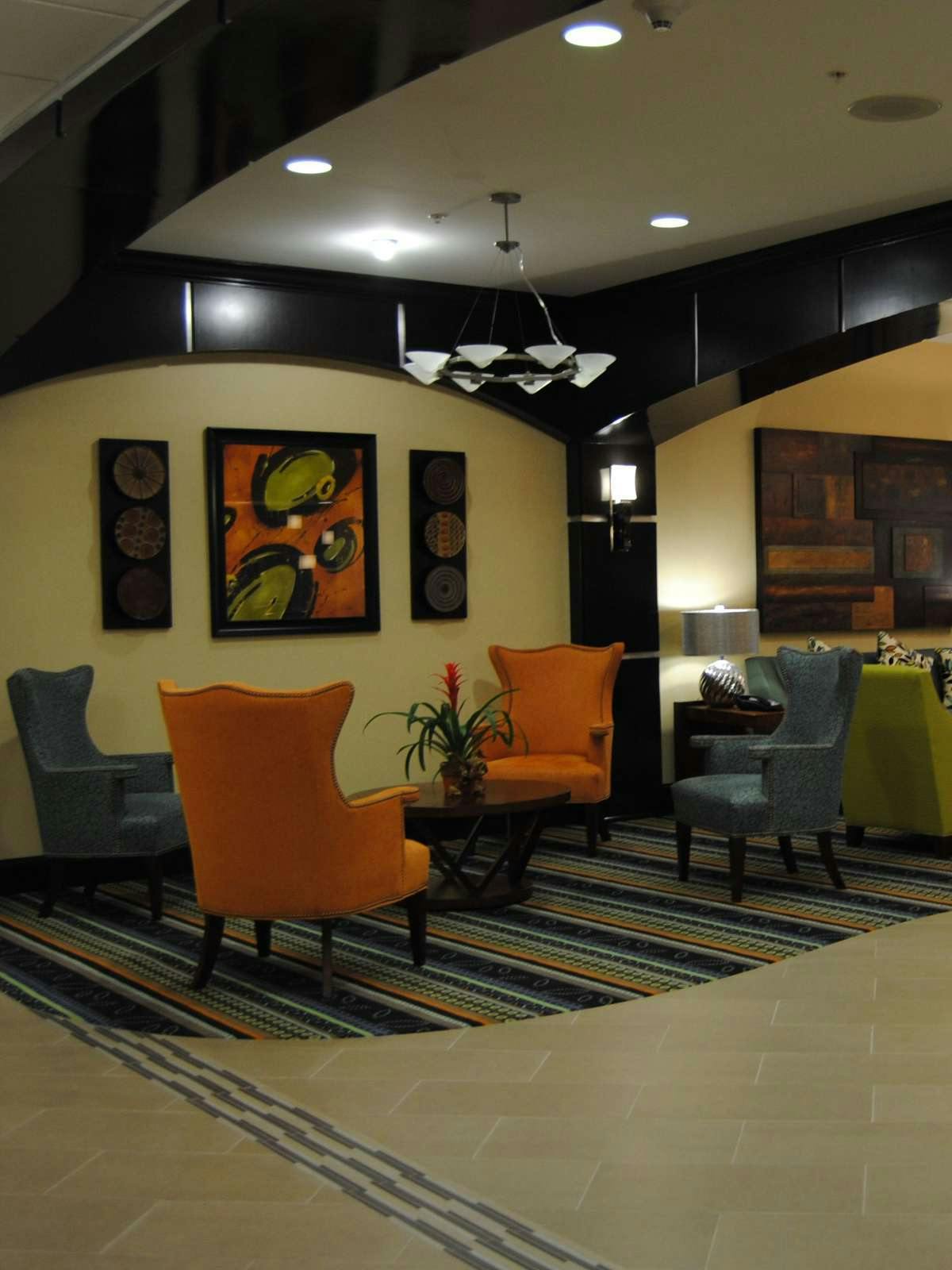 Hotel Holiday Inn Express Hotel & Suites Covington photo 3