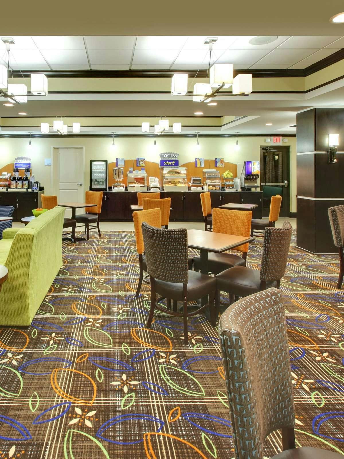 Hotel Holiday Inn Express Hotel & Suites Covington photo 5