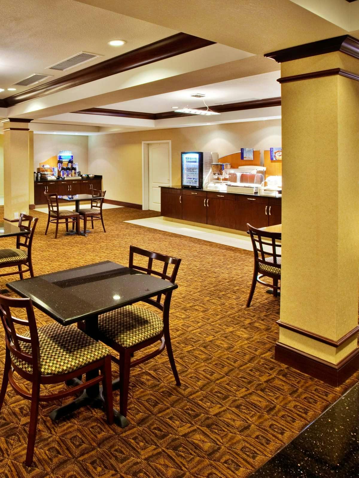 Hotel Holiday Inn Express Hotel & Suites Crawfordsville photo 5