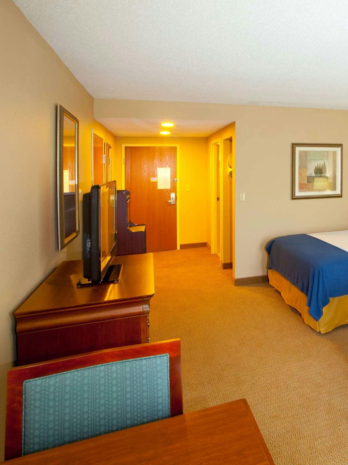 Hotel Holiday Inn Express Hotel & Suites Culpeper photo 2