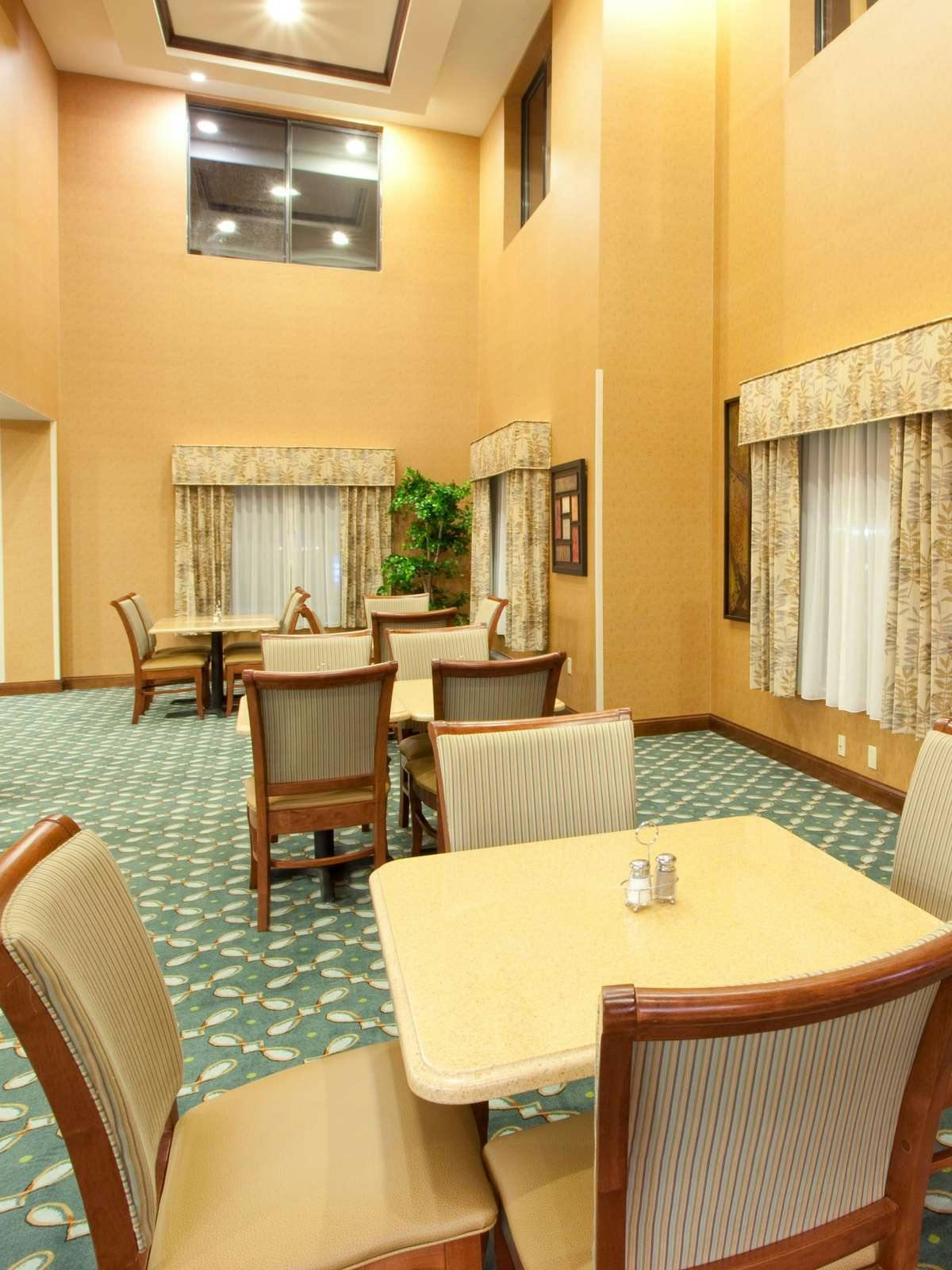 Hotel Holiday Inn Express Hotel & Suites Culpeper photo 5