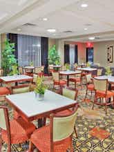 Hotel Holiday Inn Express Hotel & Suites Cumming photo 3