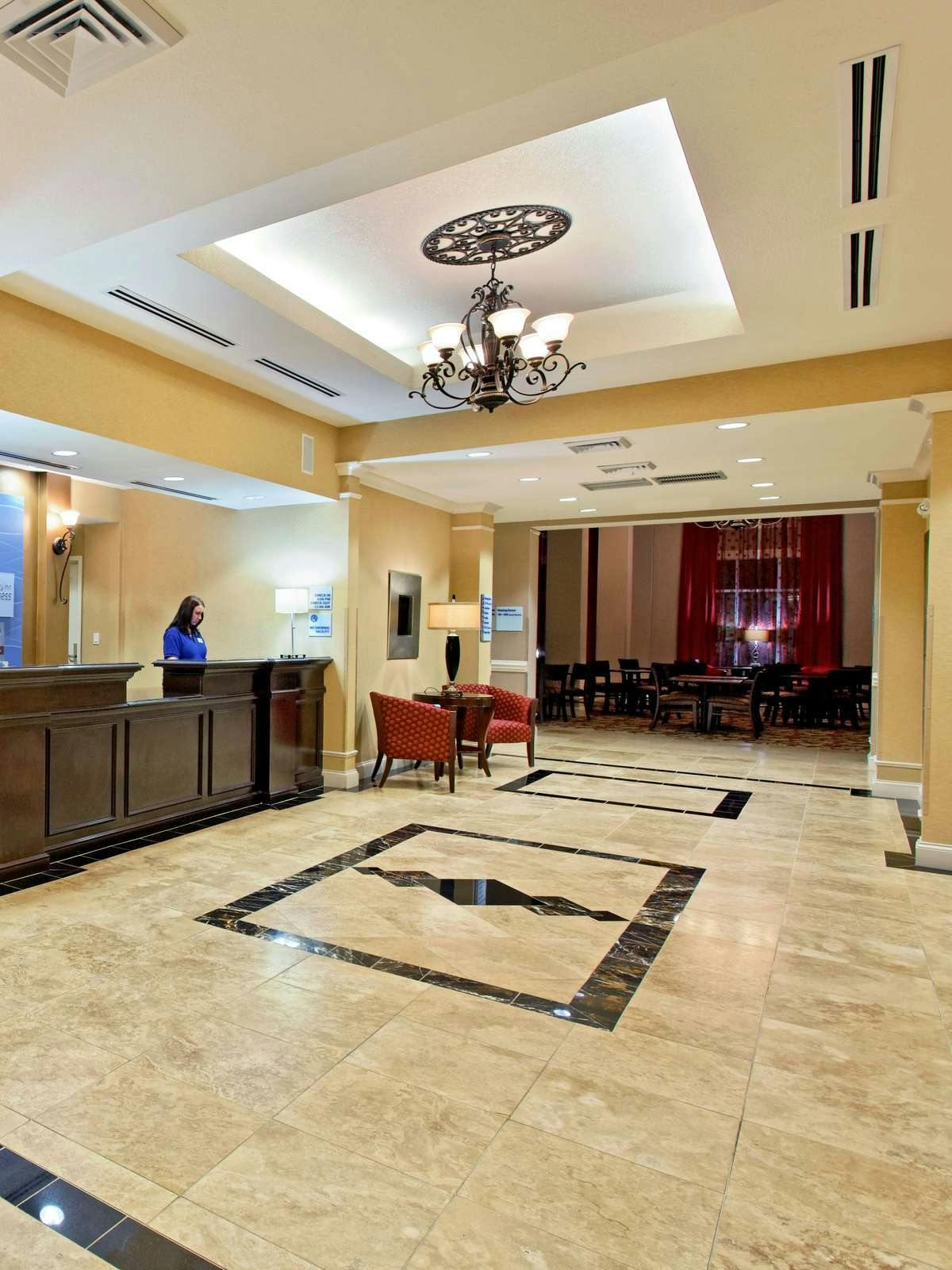 Hotel Holiday Inn Express Hotel & Suites Crestview South I 10 photo 3