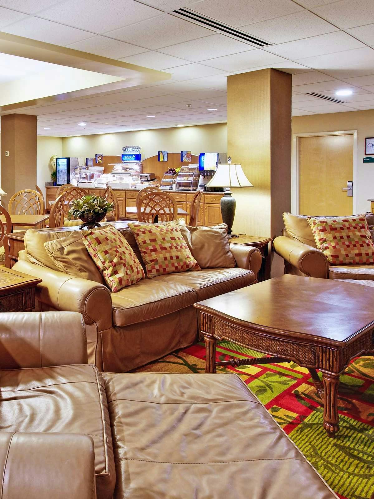 Hotel Holiday Inn Express Hotel & Suites Daphne photo 5