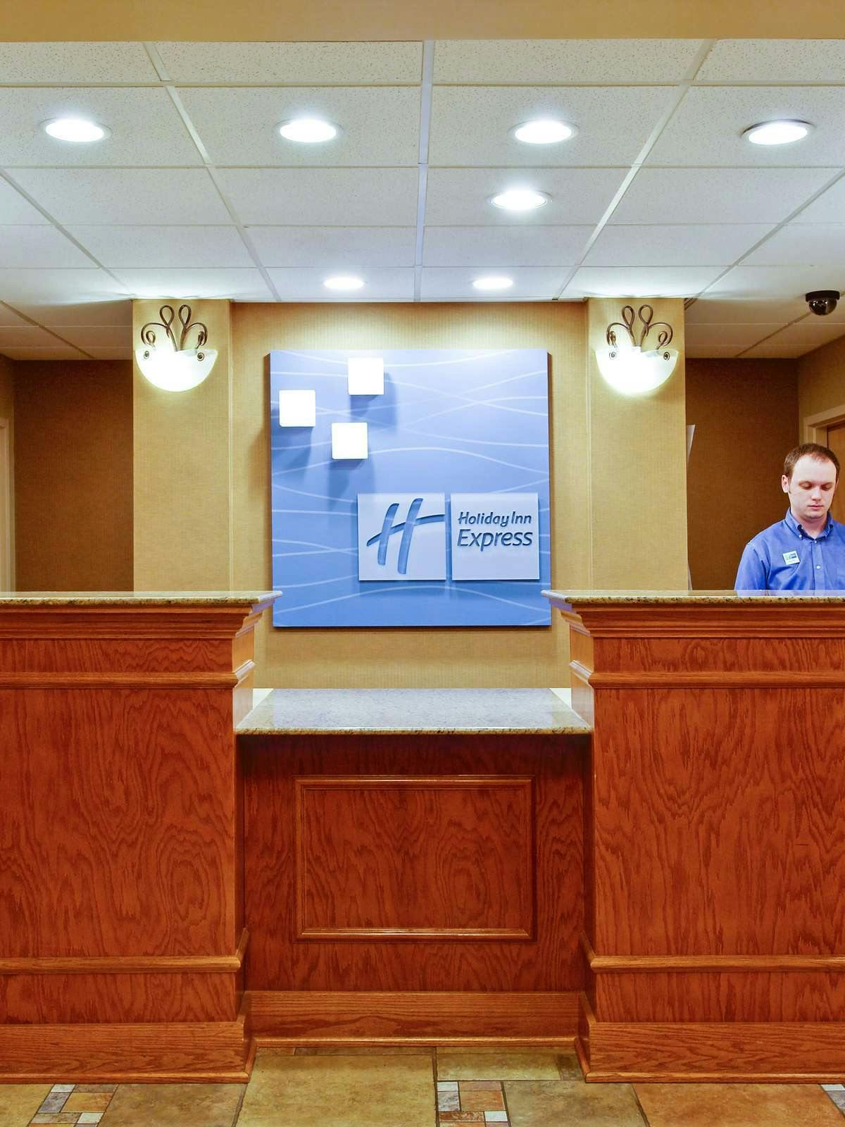 Hotel Holiday Inn Express Hotel & Suites Daphne photo 3