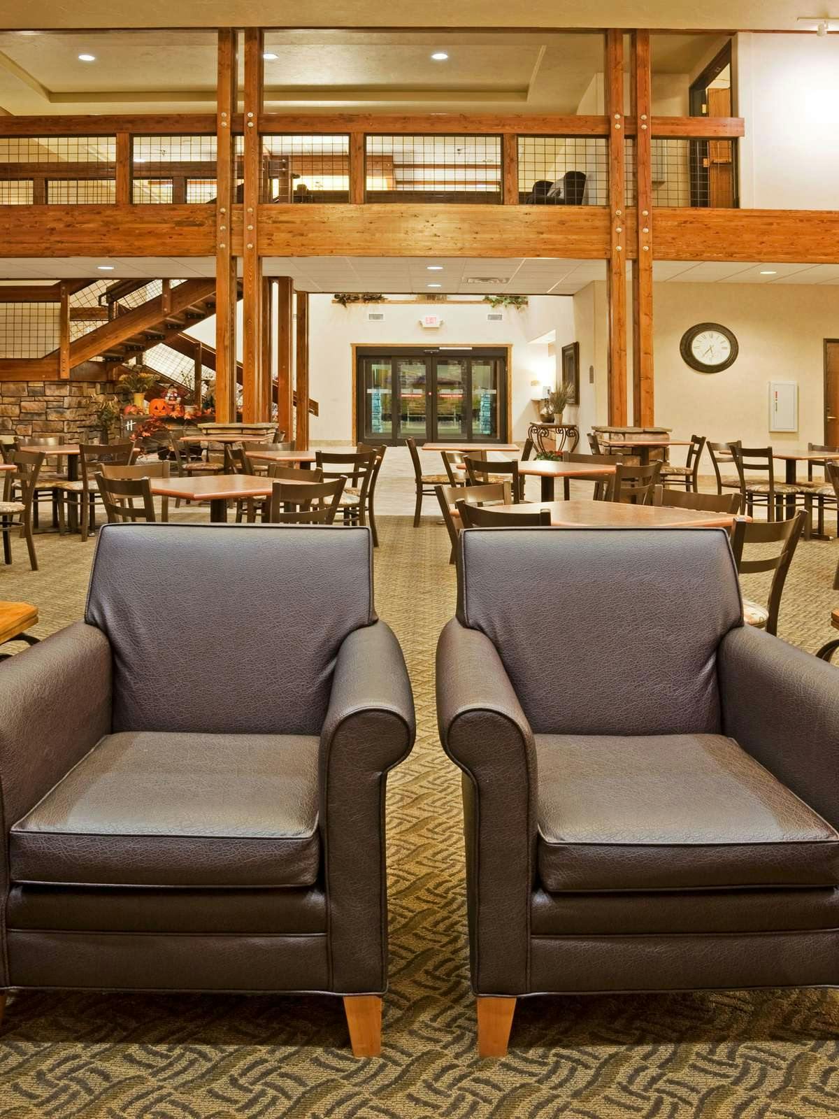 Hotel Holiday Inn Express Hotel & Suites Custer photo 4