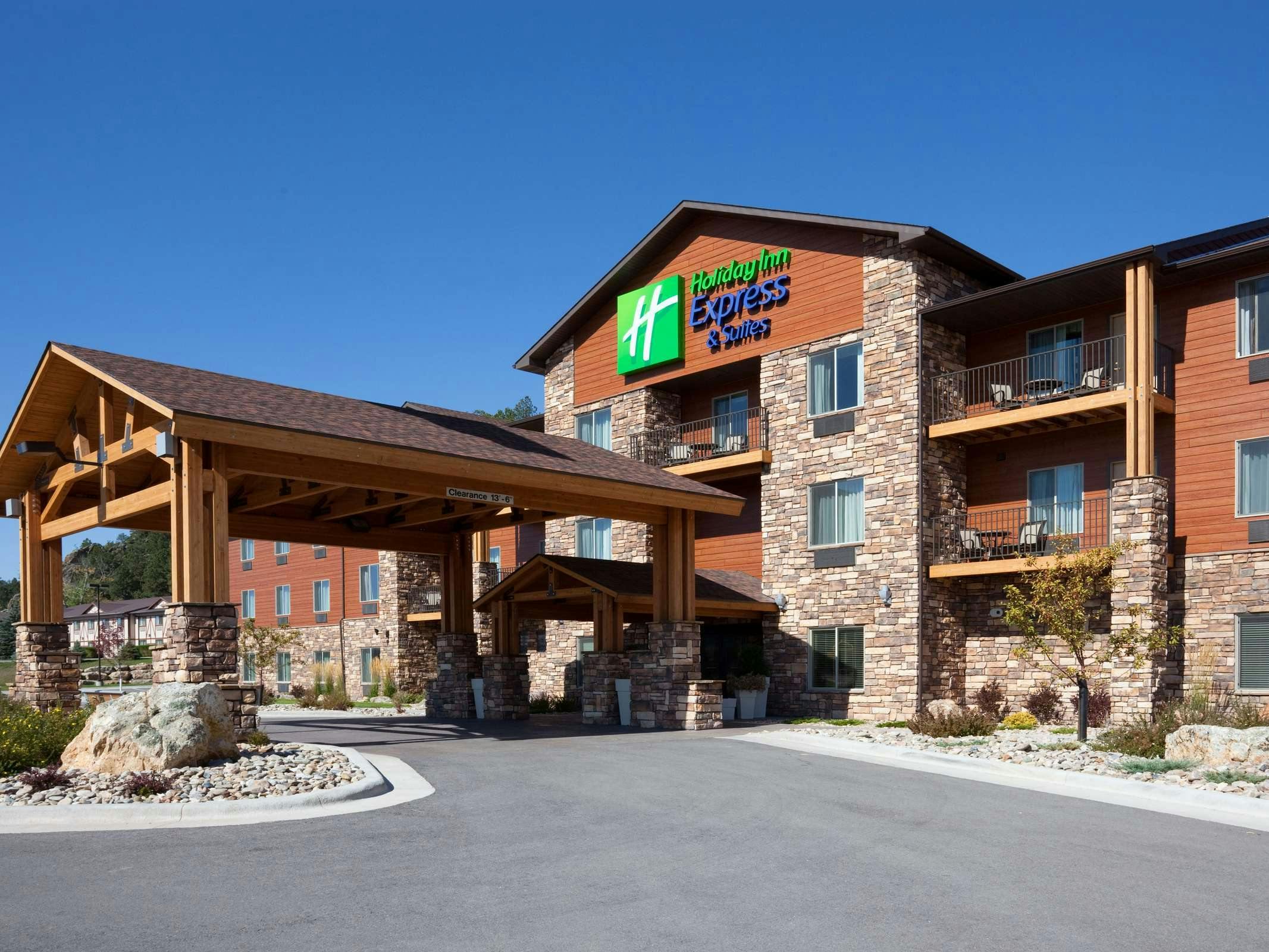 Holiday Inn Express Hotel & Suites Custer