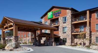 Holiday Inn Express Hotel & Suites Custer