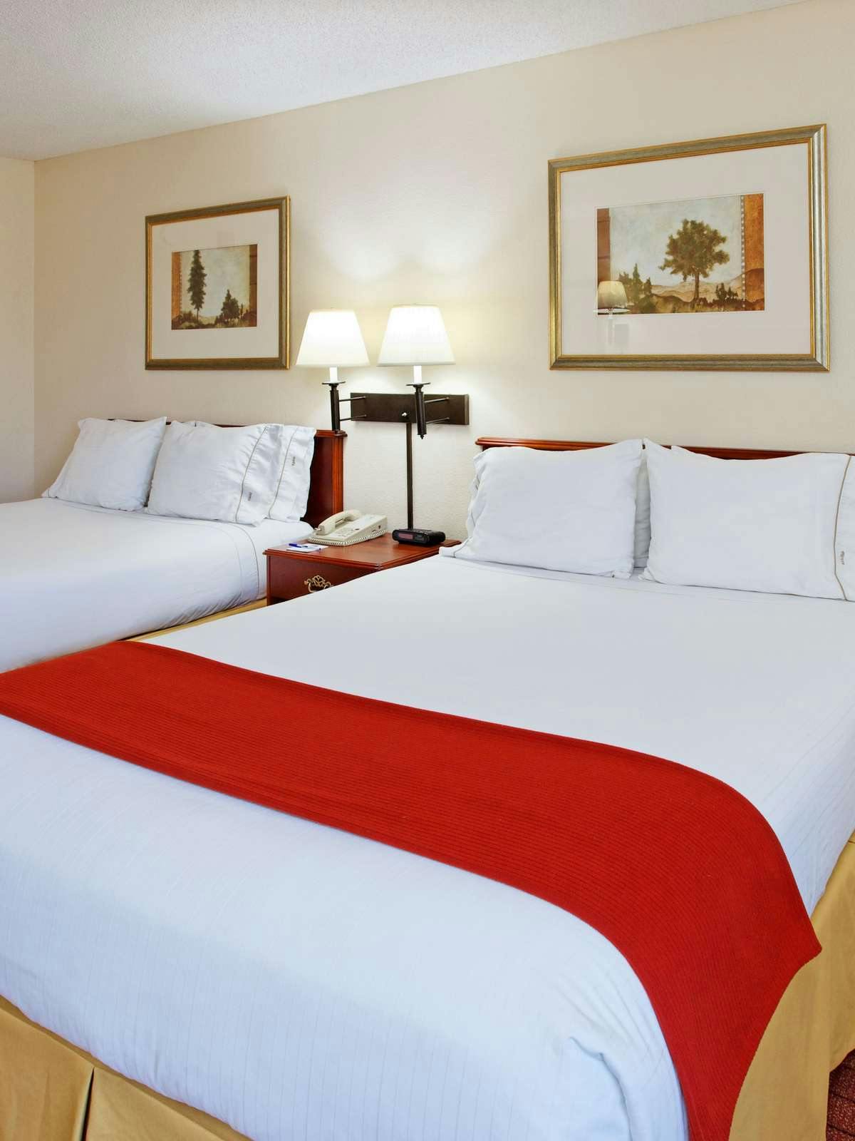 Hotel Holiday Inn Express Hotel & Suites Crossville photo 1