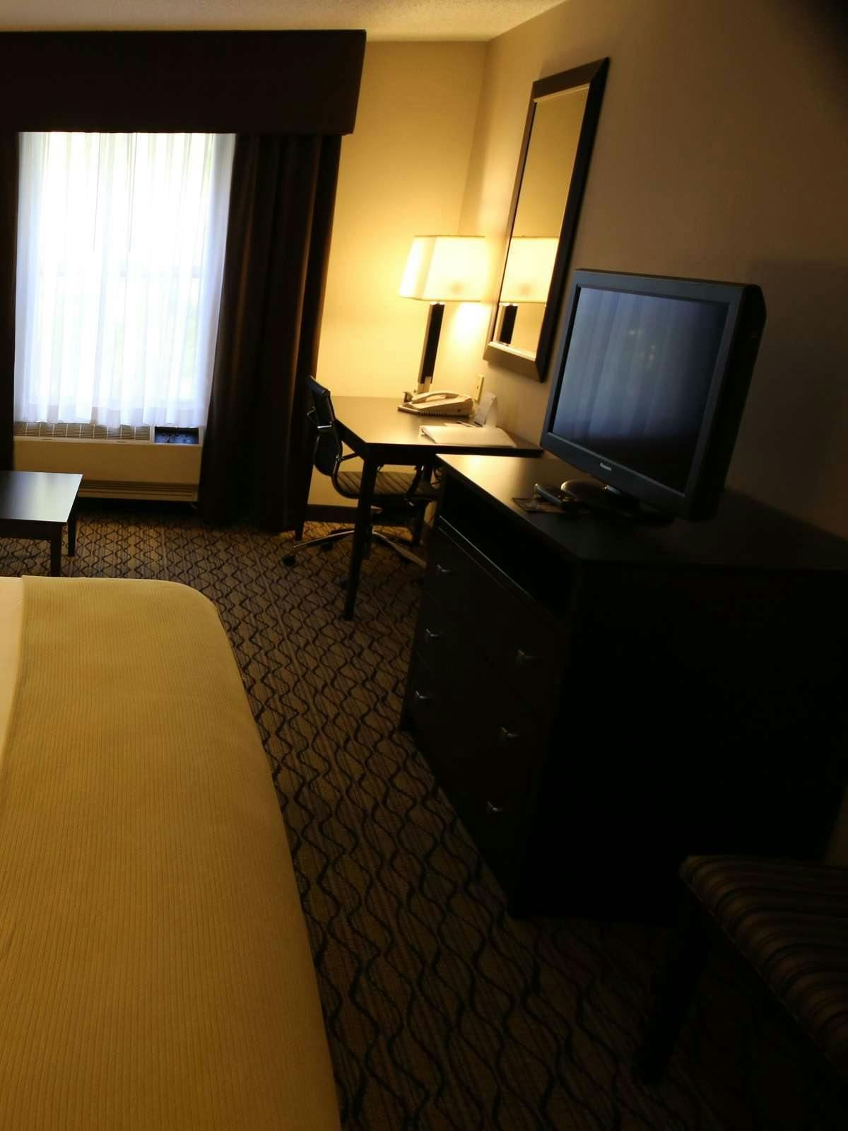 Hotel Holiday Inn Express Hotel & Suites Danbury photo 2