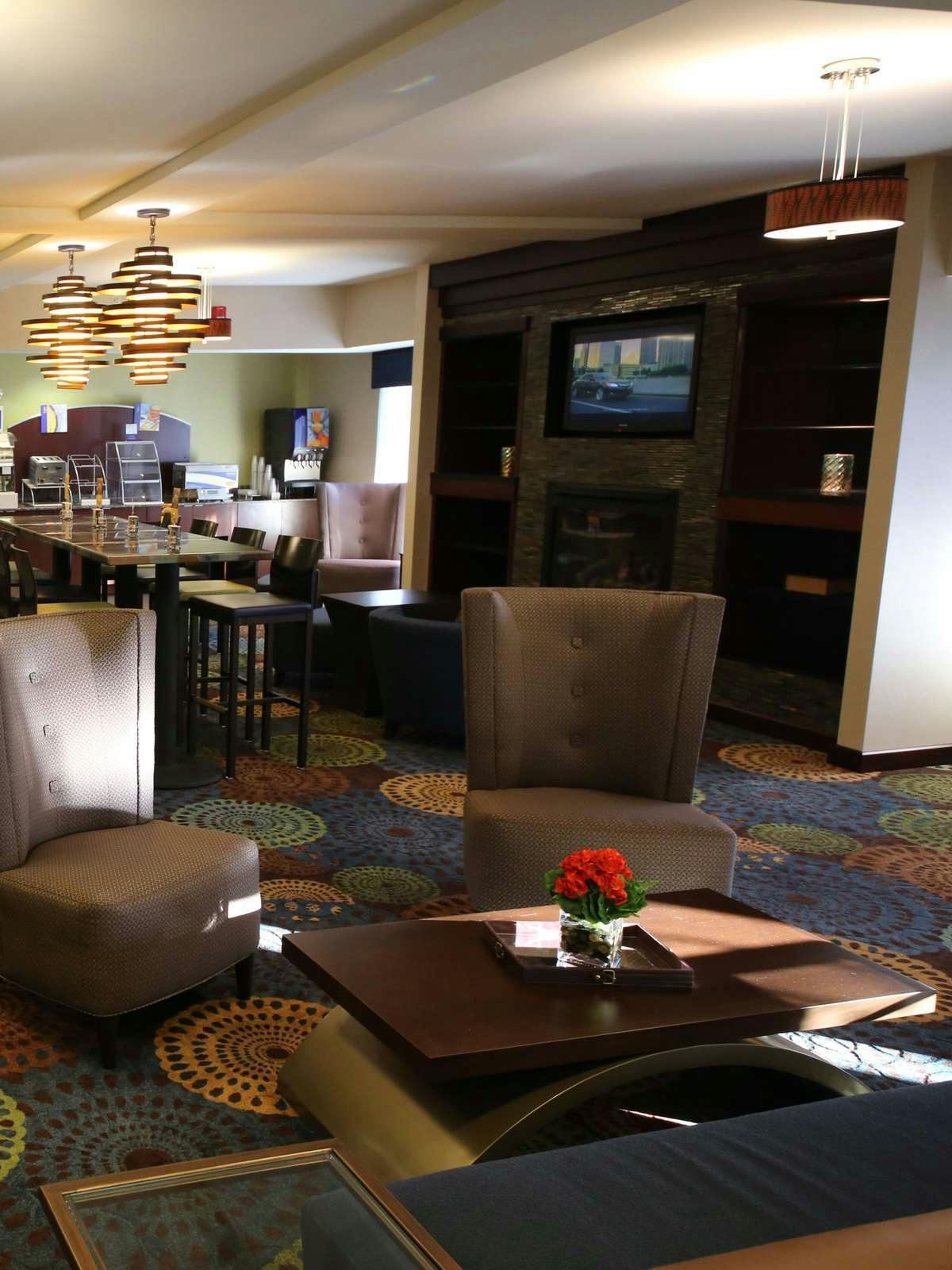 Hotel Holiday Inn Express Hotel & Suites Danbury photo 3