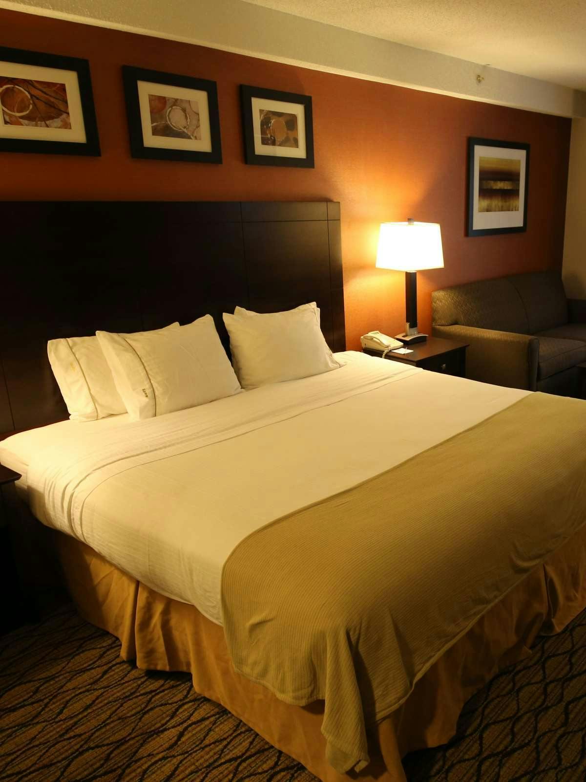 Hotel Holiday Inn Express Hotel & Suites Danbury photo 1